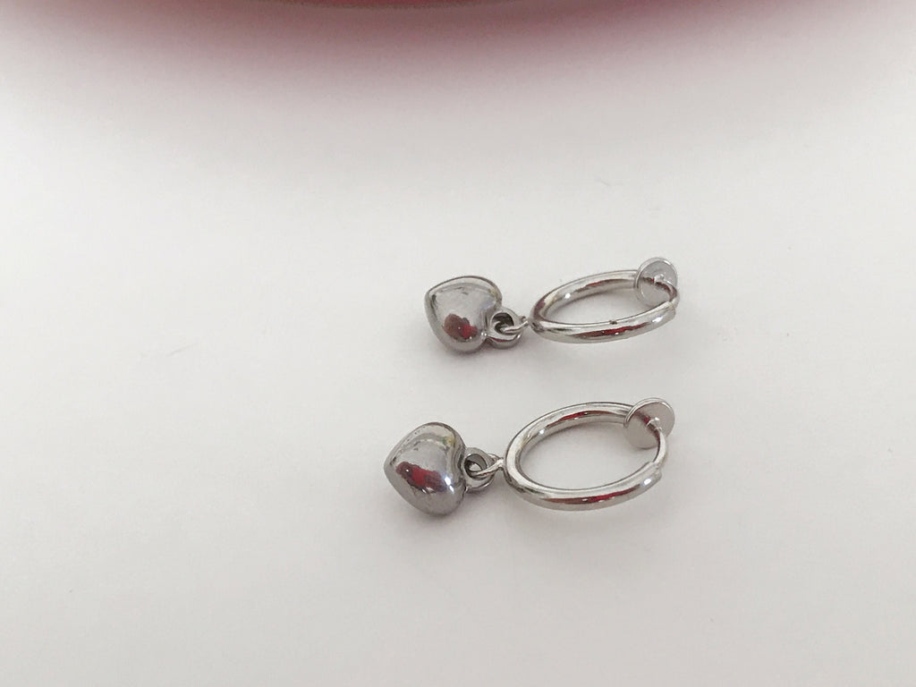Boucles d'oreilles CLIPS anneaux en métal argenté, Clips d'oreilles Mini coeur argenté Bijoux quotidien