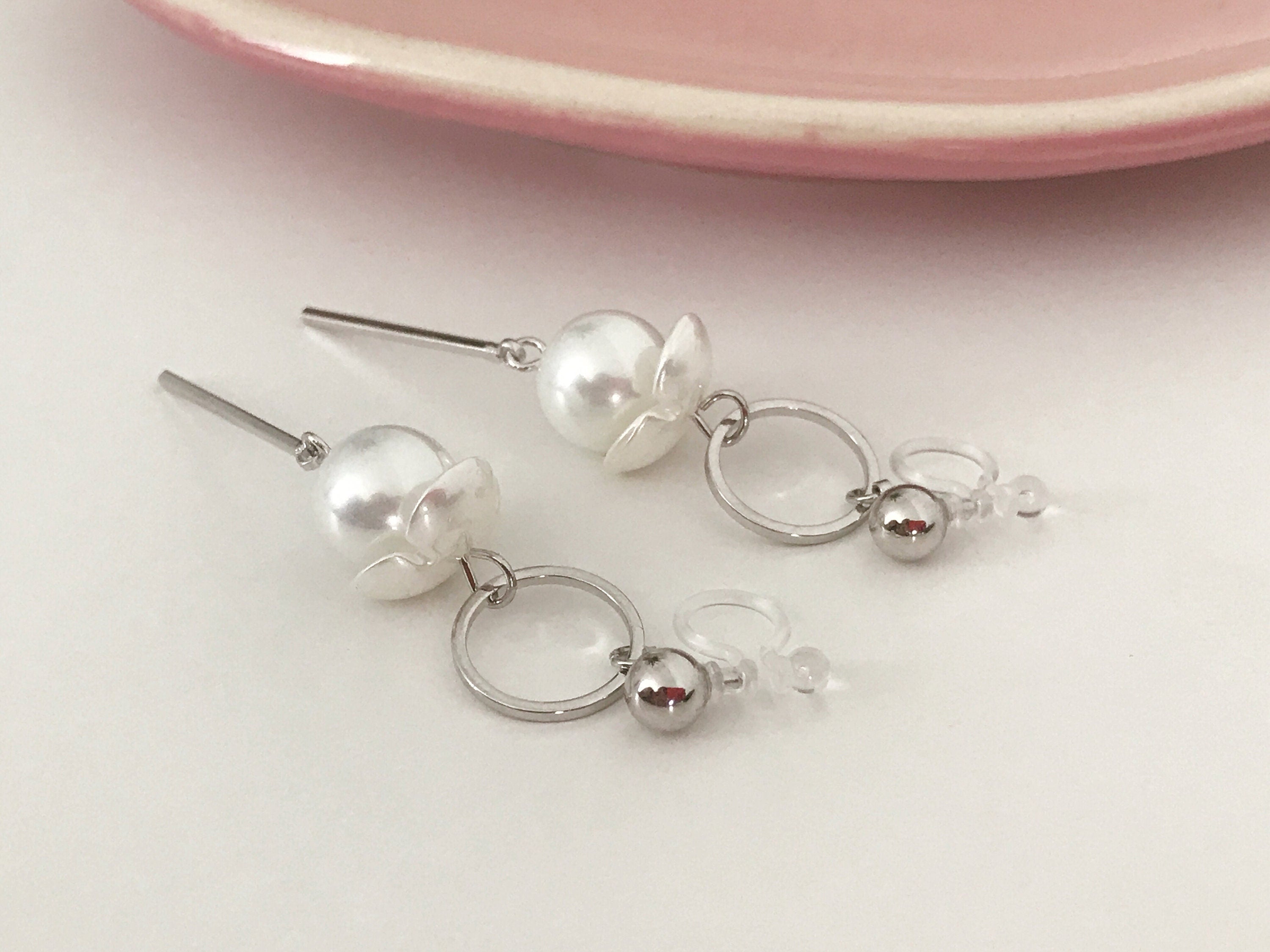 Longues Clips d'oreilles Cercle argenté, Fleur blanche, Grande Perle blanche, Barre argenté CLIPS Invisible pendantes confortable