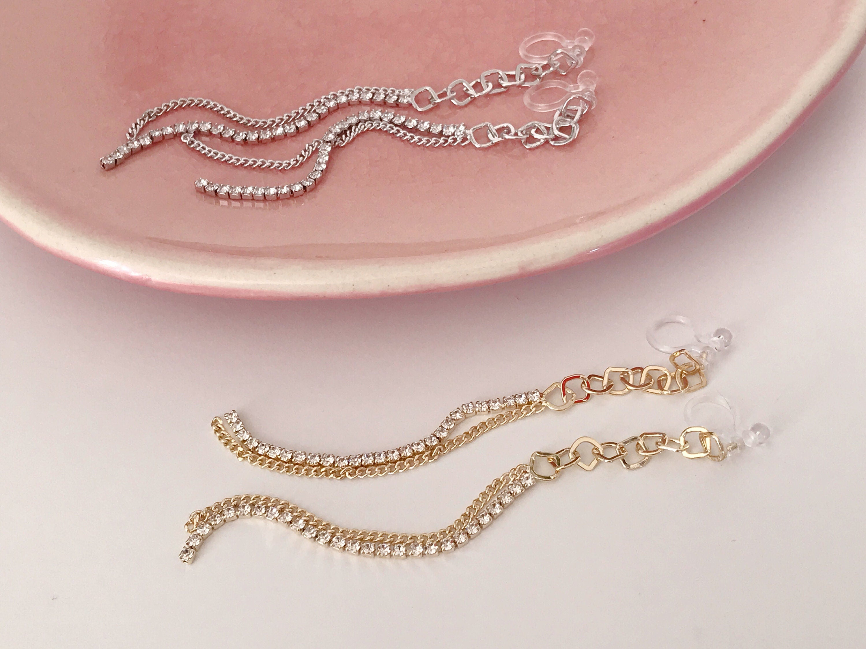 Longues Boucles d'oreilles Clips INVISIBLES, Chaine losange, Strass, Clips d'oreilles longue Chaîne Doré / Argenté.