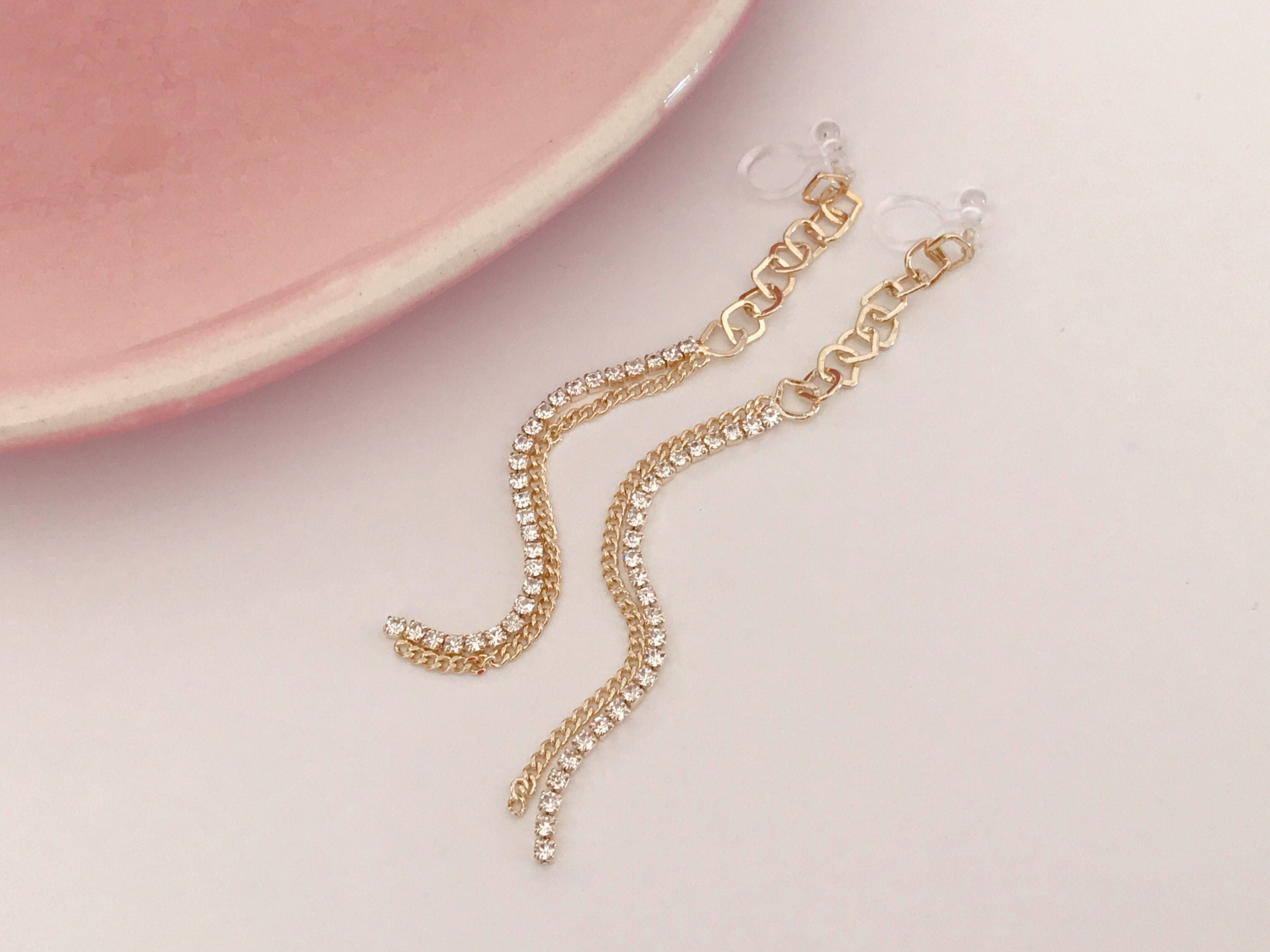 Longues Boucles d'oreilles Clips INVISIBLES, Chaine losange, Strass, Clips d'oreilles longue Chaîne Doré / Argenté.