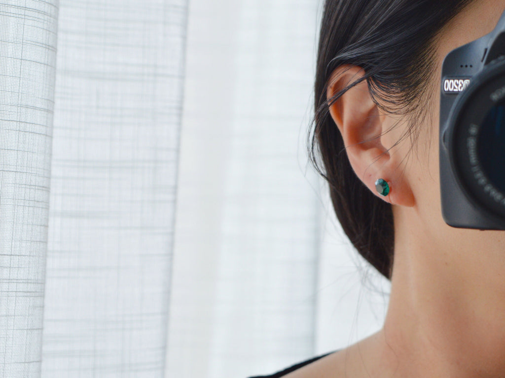 Boucles d'oreilles CLIPS invisible Cristal Rond Vert émeraude Emerald PureCristal, Clips d'Oreille Petit cristal Vert foncé Minimaliste.