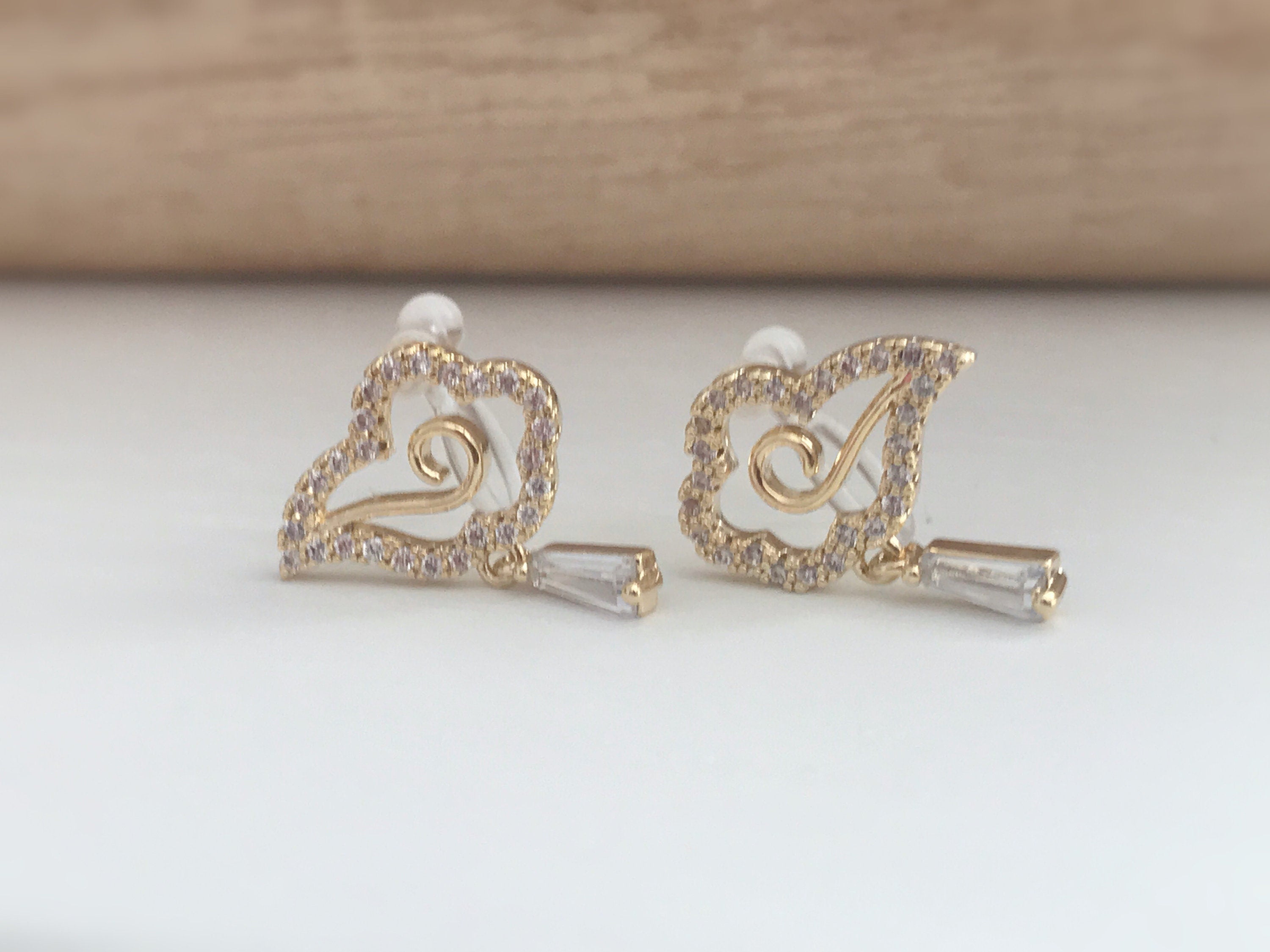 Nuages Clips d'oreilles couleur or, mini zircon. Clips invisible délicat nuage exquis. Boucles d'oreilles Clips confortable