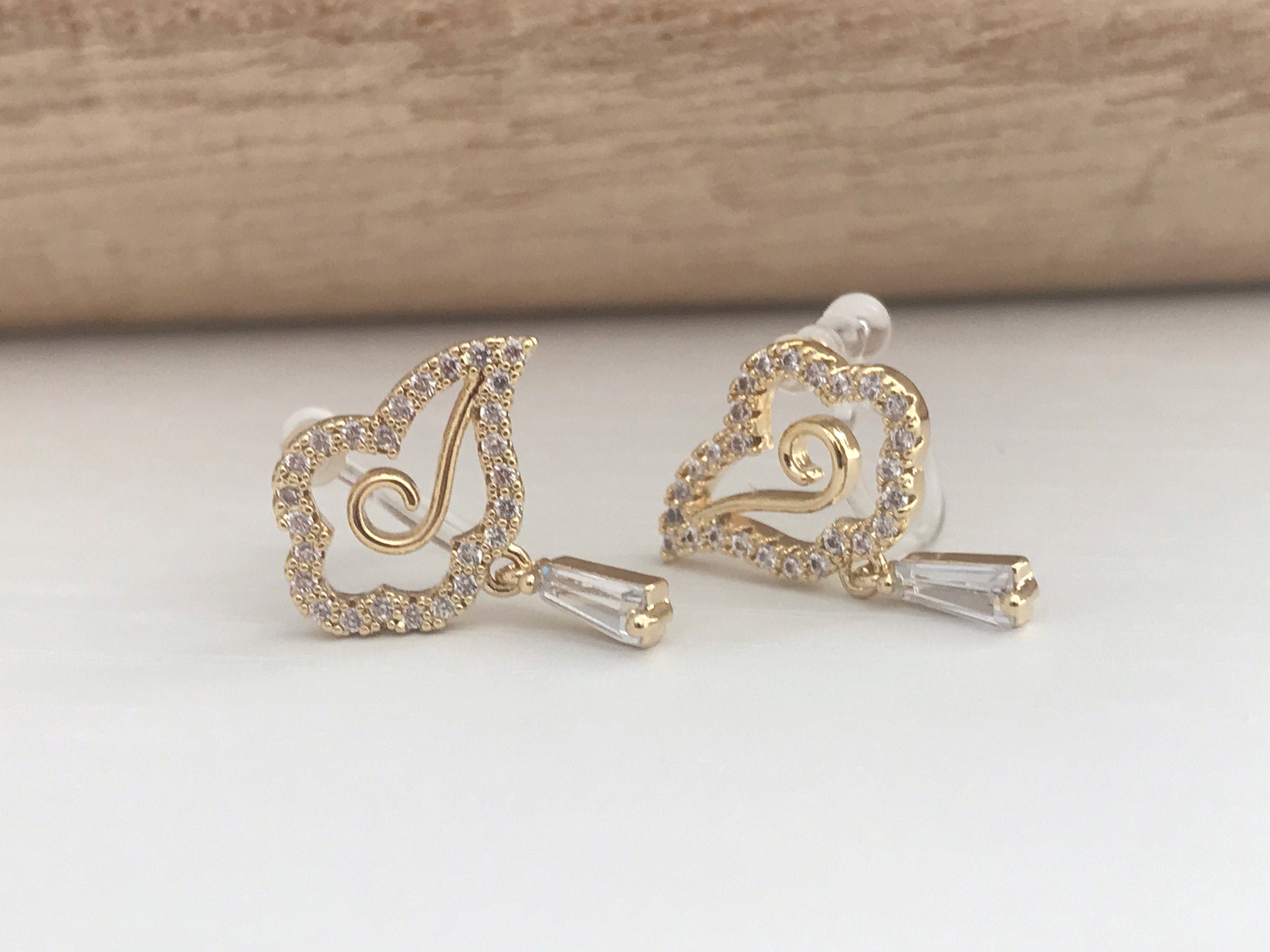 Nuages Clips d'oreilles couleur or, mini zircon. Clips invisible délicat nuage exquis. Boucles d'oreilles Clips confortable