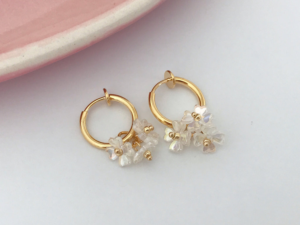 Clips d'oreille 2-EN-1 CLIPS anneaux doré. Mini perles fleur gris, très mignon Bijoux quotidien Anneaux 1.3cm