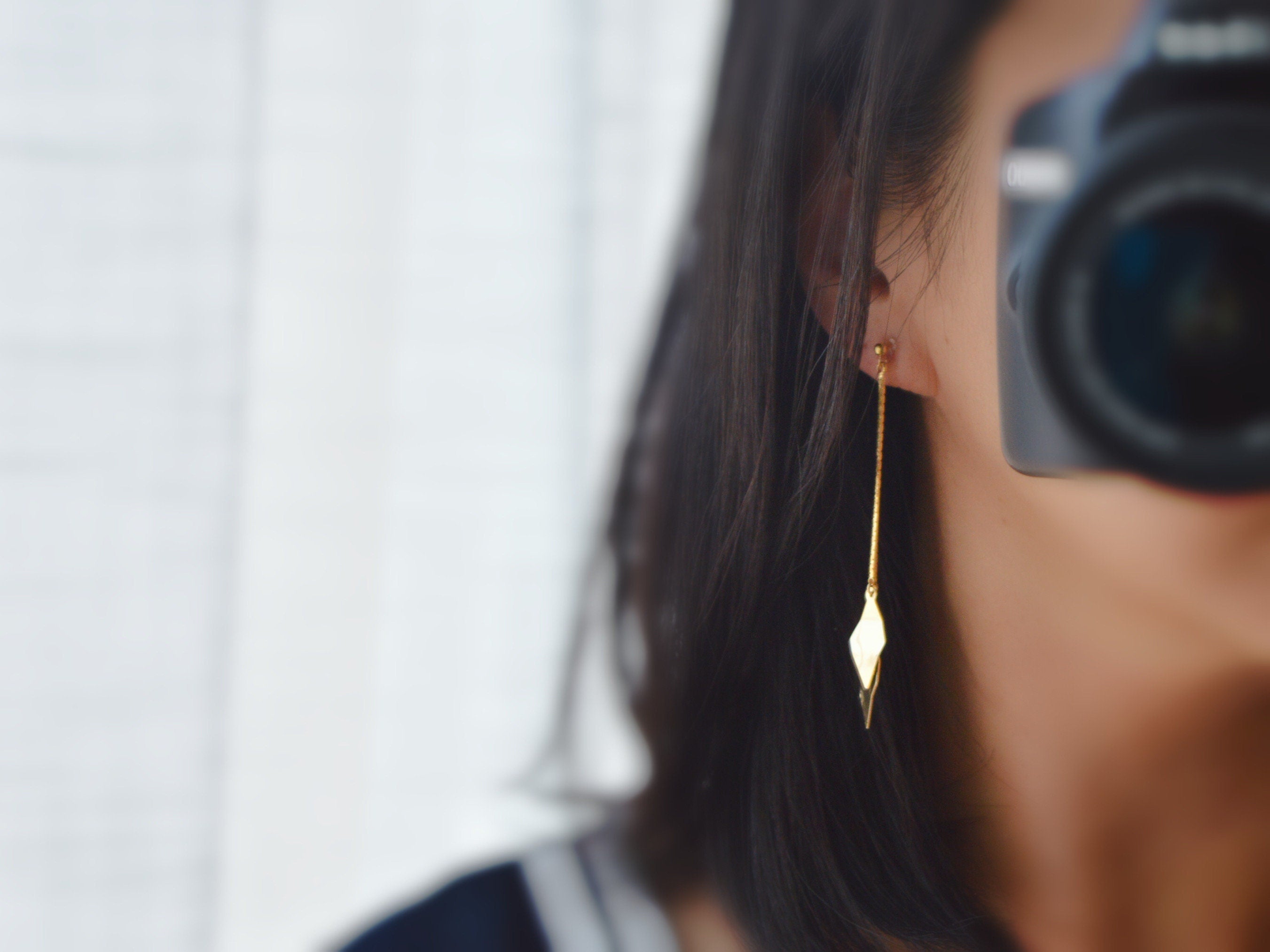 Longues Boucles d'oreilles CLIPS INVISIBLES pendantes tassel Double Losanges Torsadés couleur doré. Bijoux quotidien Cadeaux pour elle.