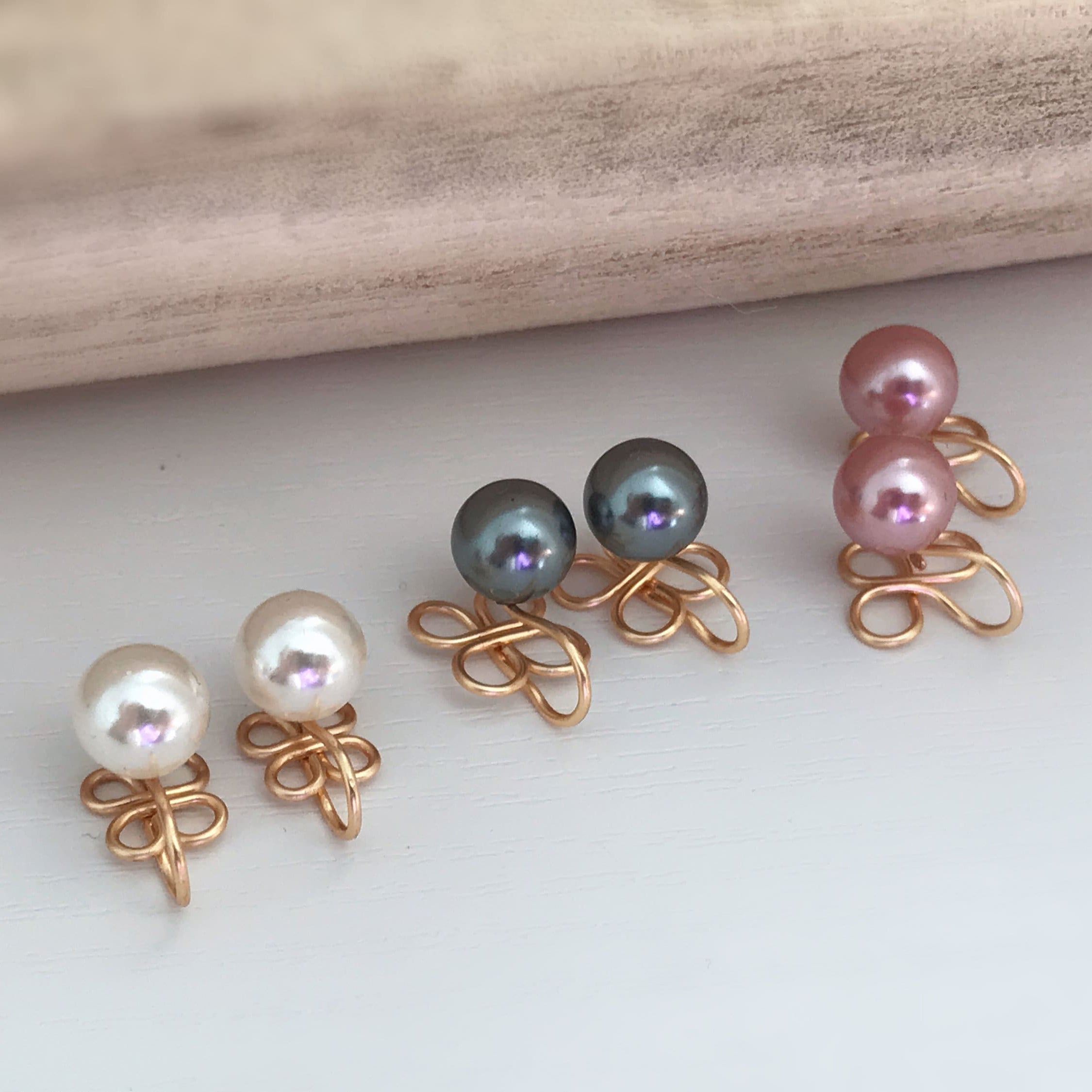 SANS DOULEUR !! Boucles d'oreilles CLIPS U en forme de trèfle à 4 ou 3 feuilles, Perle blanche /Rose / Gris. Boucles Délicates