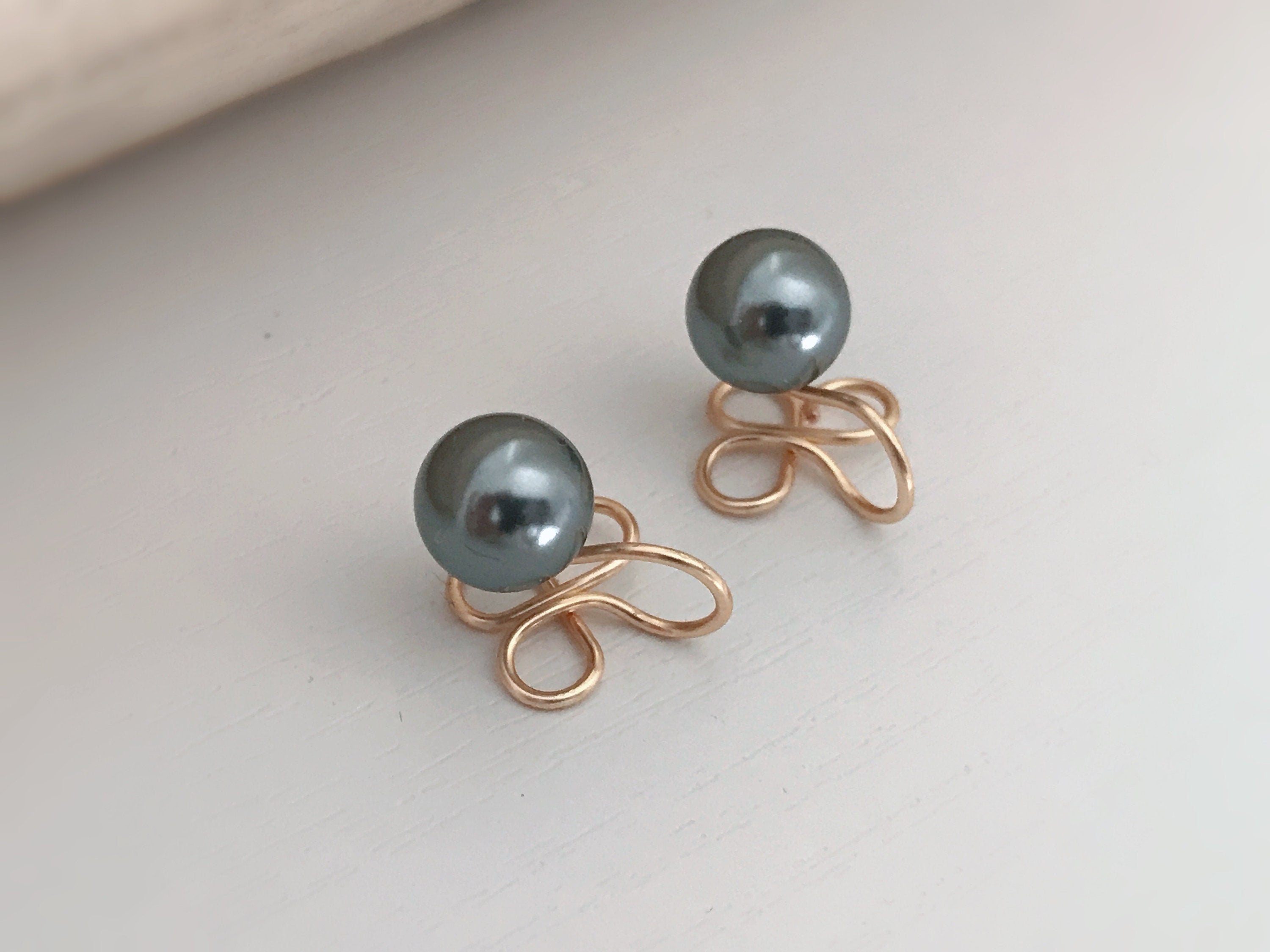 SANS DOULEUR !! Boucles d'oreilles CLIPS U en forme de trèfle à 4 ou 3 feuilles, Perle blanche /Rose / Gris. Boucles Délicates