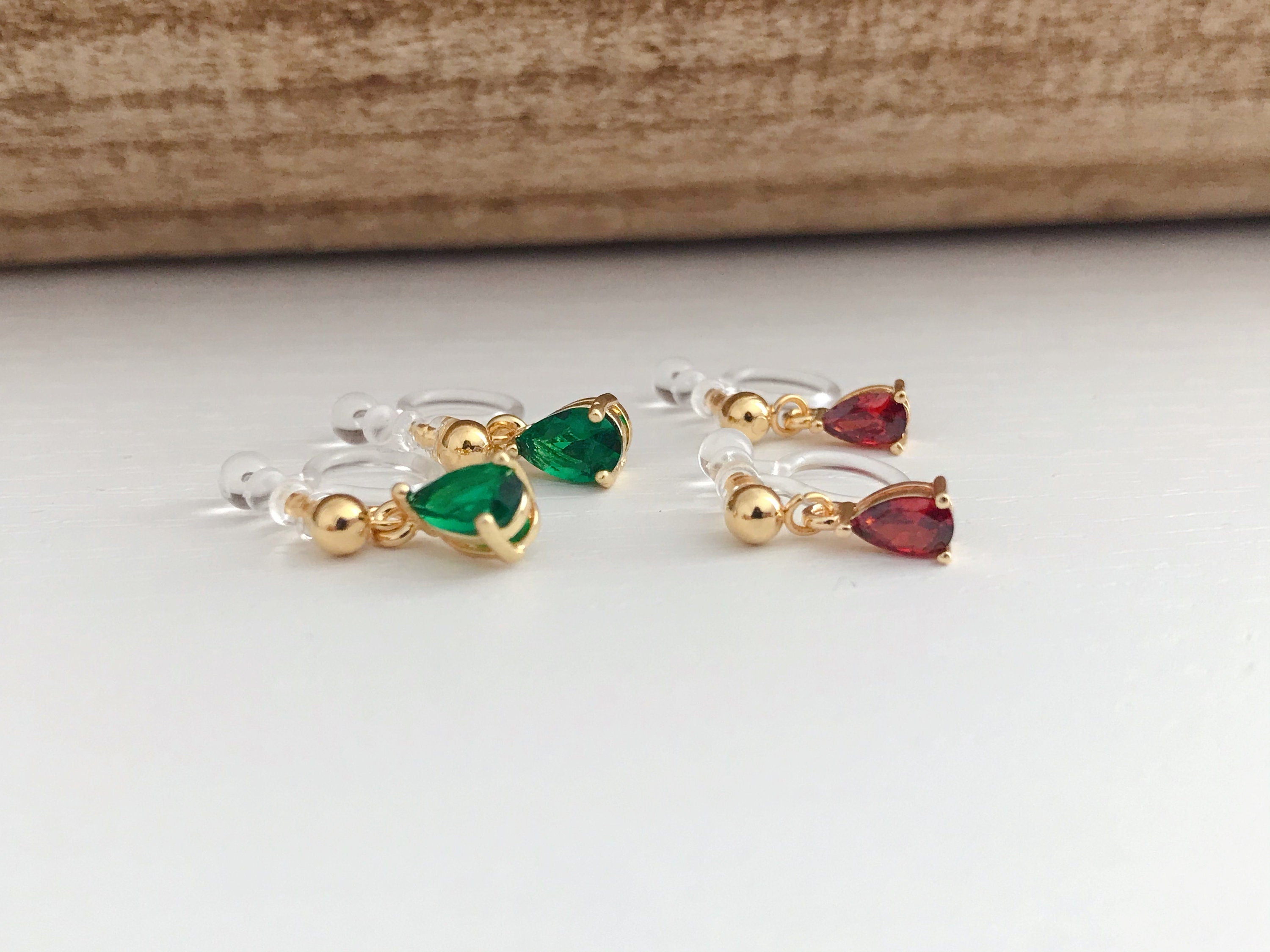 Christmas. Red or green water drop pearls. Golden invisible ear clips. Christmas gifts. Very cute Candy packaging. Ready to offer