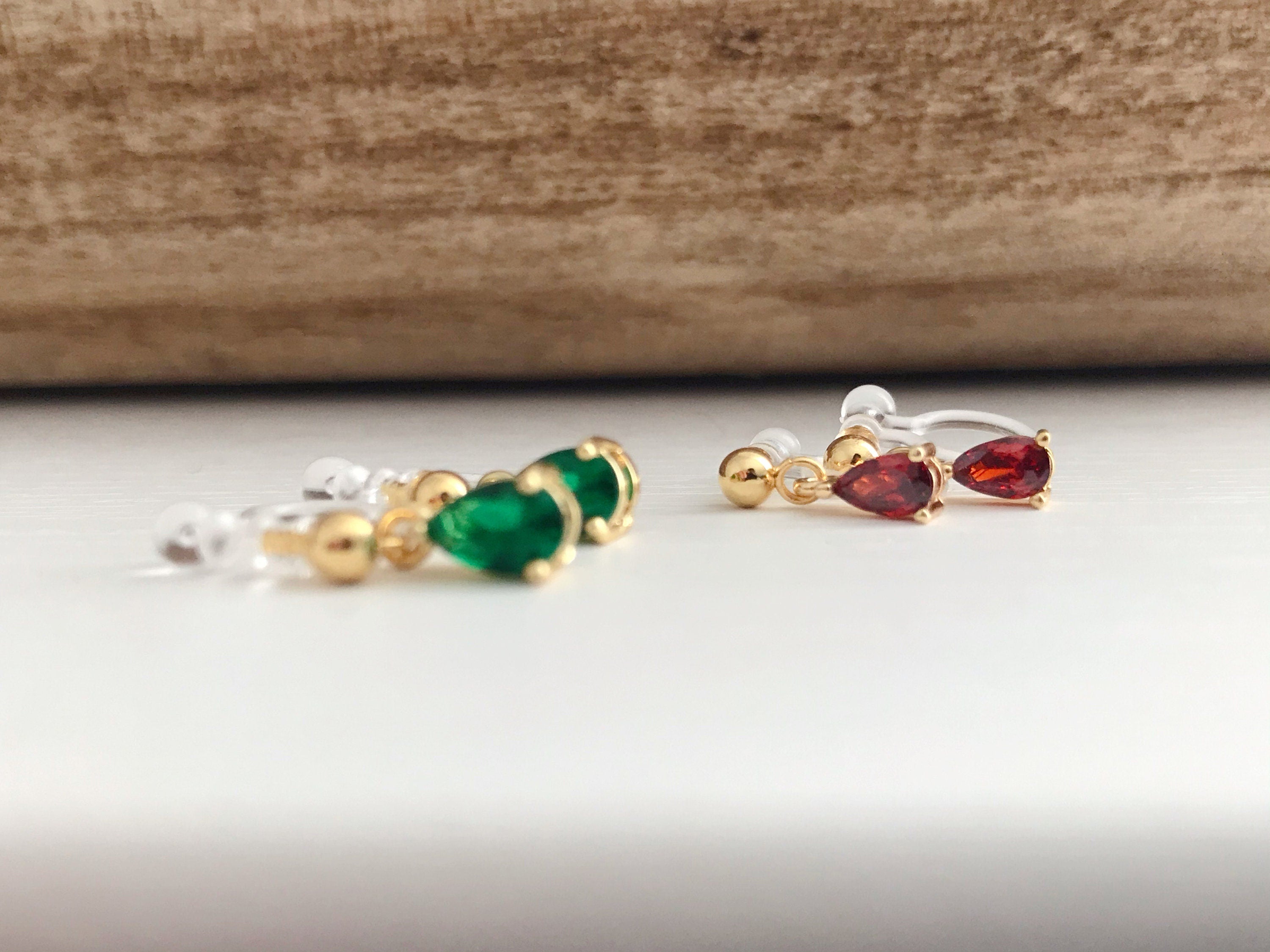 Christmas. Red or green water drop pearls. Golden invisible ear clips. Christmas gifts. Very cute Candy packaging. Ready to offer