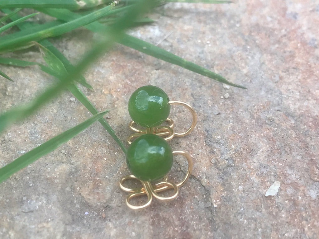 SANS DOULEUR !! Boucles d'oreilles CLIPS U forme de trèfle à 4 feuilles. Perle Calcédoine verte naturelle / Perle Résine Imitation turquoise