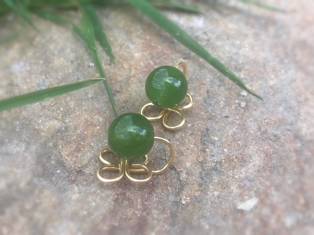 SANS DOULEUR !! Boucles d'oreilles CLIPS U forme de trèfle à 4 feuilles. Perle Calcédoine verte naturelle / Perle Résine Imitation turquoise