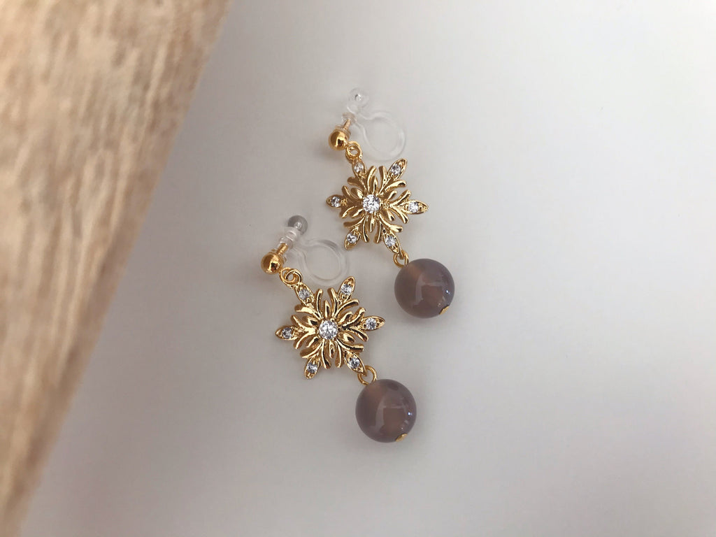 Flocon De Neige strass. Clips d'oreilles invisible couleur Or/ Argent. Perle agate grise /Calcédoine bleue. Bijoux Délicates.