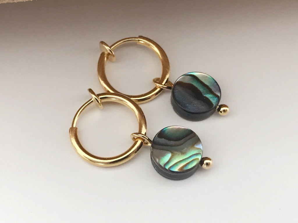 Clips d'oreille 2-EN-1 CLIPS anneaux doré. Perle coquillage d'ormeau naturelle forme rond Noir. Bijoux quotidien Anneaux 1.3cm