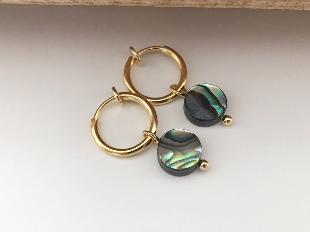 Clips d'oreille 2-EN-1 CLIPS anneaux doré. Perle coquillage d'ormeau naturelle forme rond Noir. Bijoux quotidien Anneaux 1.3cm