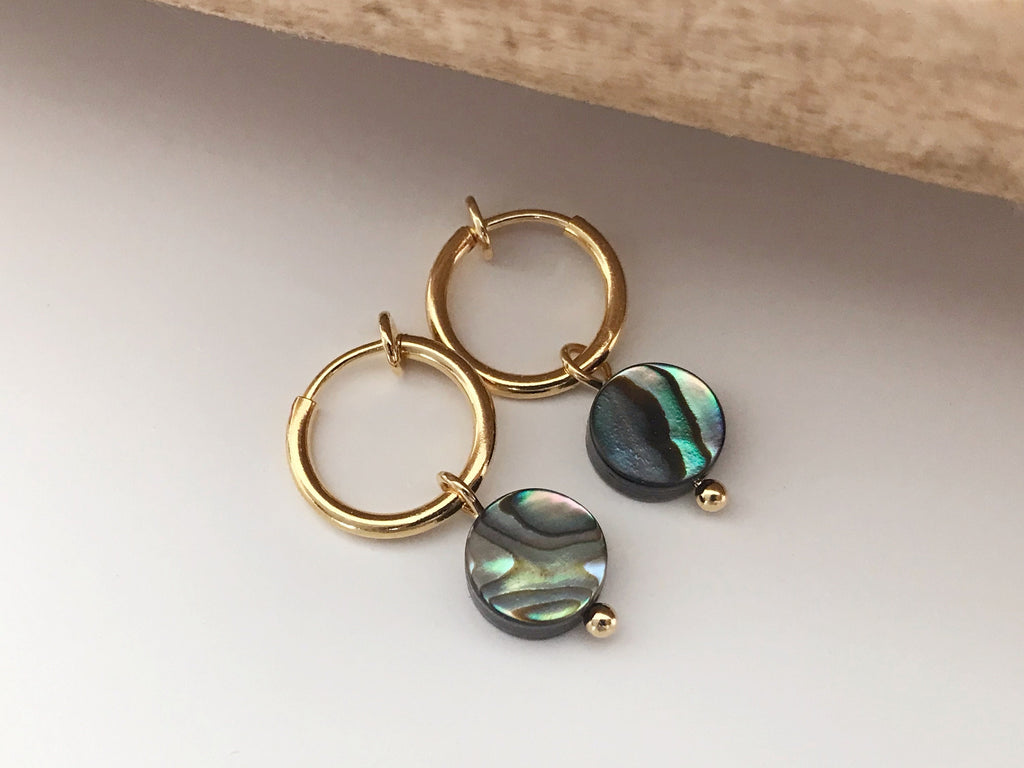 Clips d'oreille 2-EN-1 CLIPS anneaux doré. Perle coquillage d'ormeau naturelle forme rond Noir. Bijoux quotidien Anneaux 1.3cm