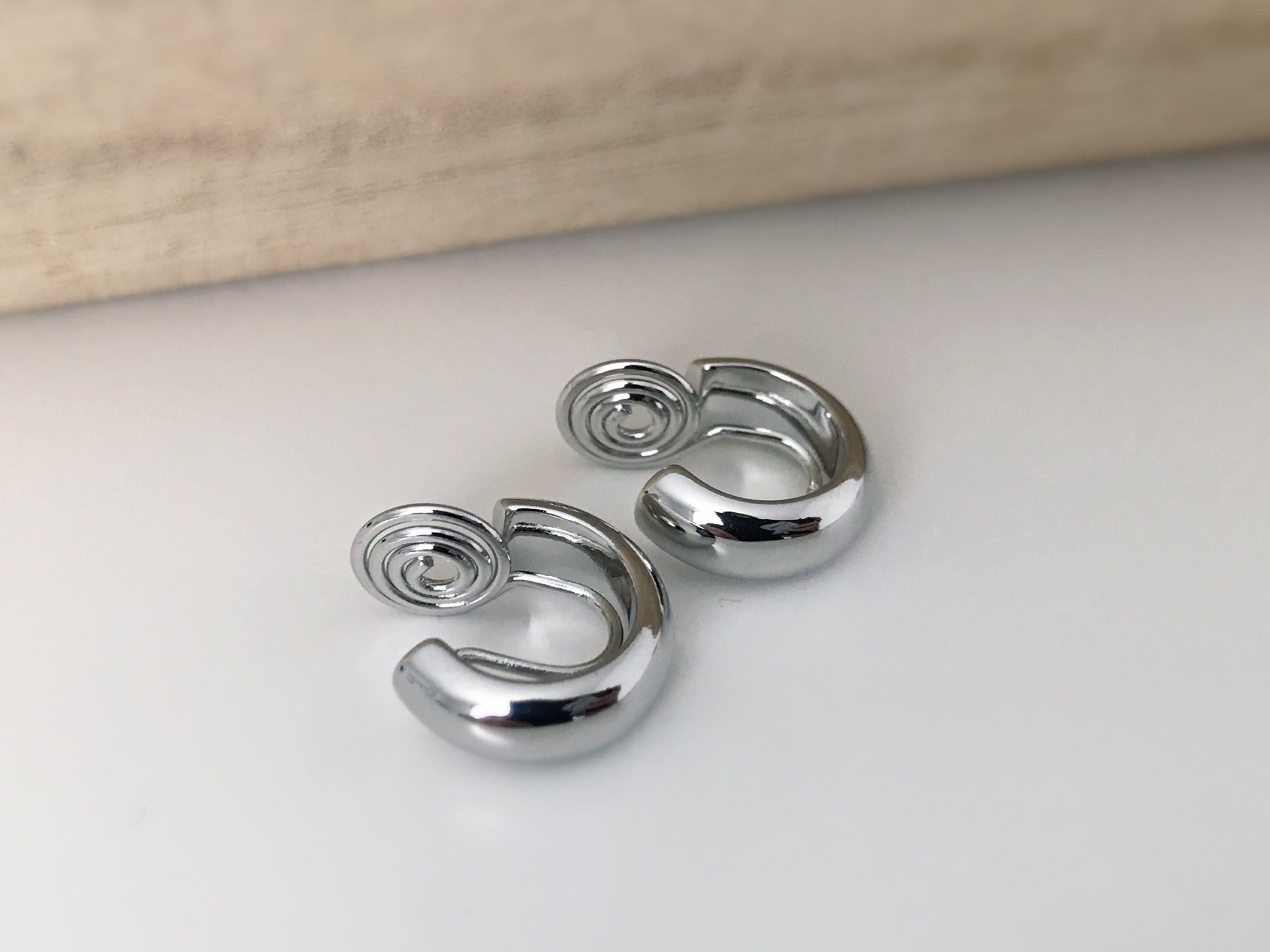 SANS DOULEUR ! Boucles d'oreilles CLIPS U spirale Petit cercle couleur Or / Argent. Clips d'oreilles confortable Boucles Délicates