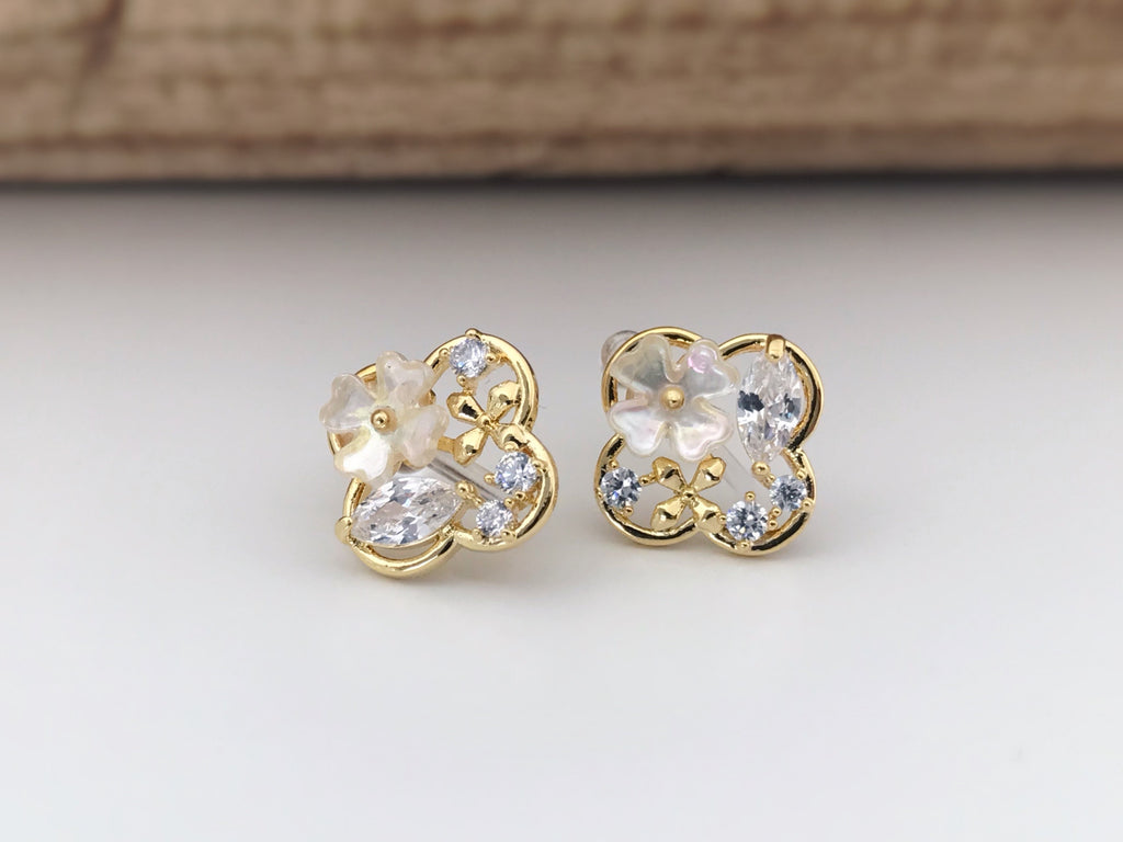 Boucles d'oreilles Clips INVISIBLES, Clips d'oreilles Trèfle à quatre feuilles doré, Mini fleur Branche pierre zircon rond ovale. Délicat.