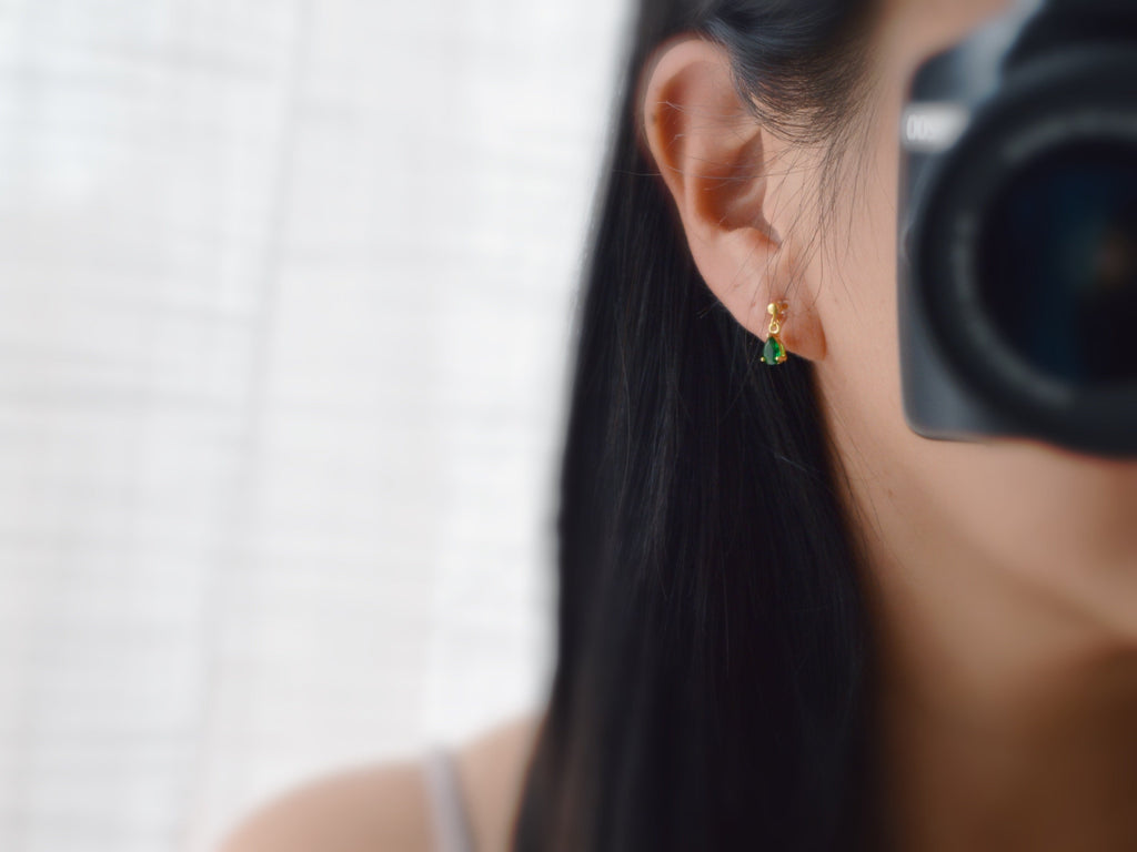 Christmas. Red or green water drop pearls. Golden invisible ear clips. Christmas gifts. Very cute Candy packaging. Ready to offer