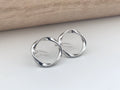Boucles d'oreilles Clips INVISIBLES Cercle couleur Argent / Or, Cercle torsadé Clips d'oreilles confortable bijoux minimaliste quotidien.