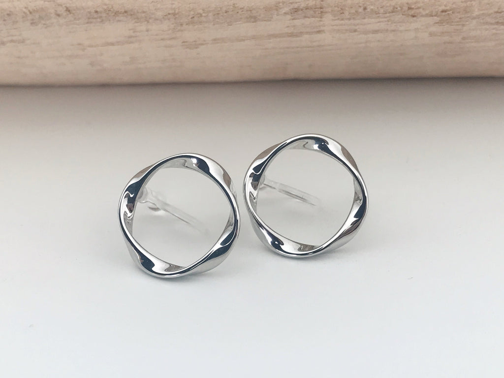 Boucles d'oreilles Clips INVISIBLES Cercle couleur Argent / Or, Cercle torsadé Clips d'oreilles confortable bijoux minimaliste quotidien.