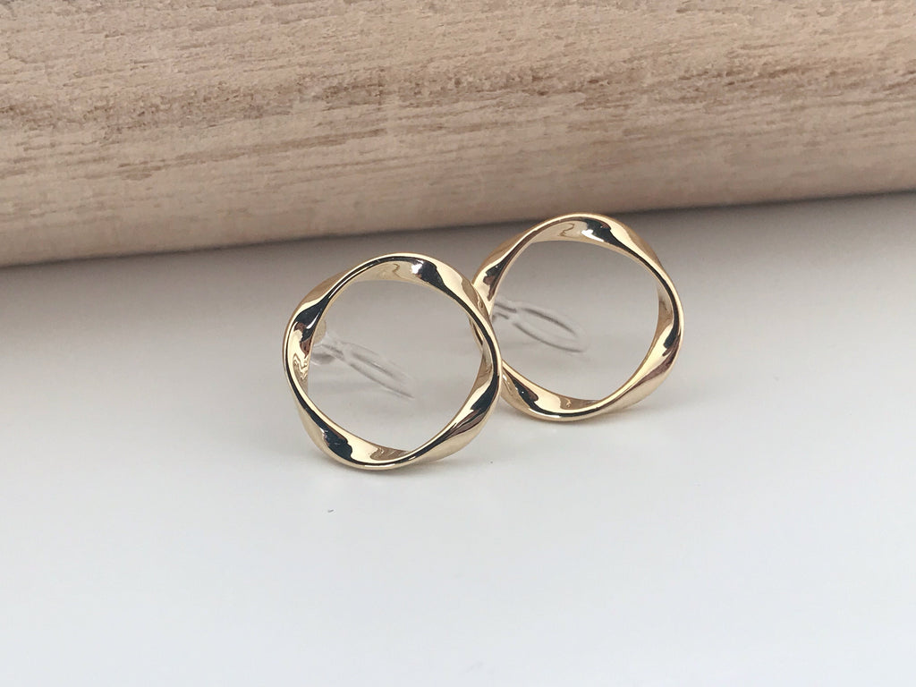 Boucles d'oreilles Clips INVISIBLES Cercle couleur Argent / Or, Cercle torsadé Clips d'oreilles confortable bijoux minimaliste quotidien.