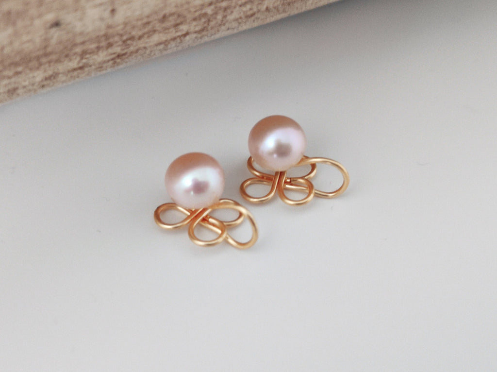 SANS DOULEUR !! Boucles d'oreilles CLIPS U en forme de trèfle à 4 feuilles, Perle d'eau douce couleur rose. Boucles Délicates