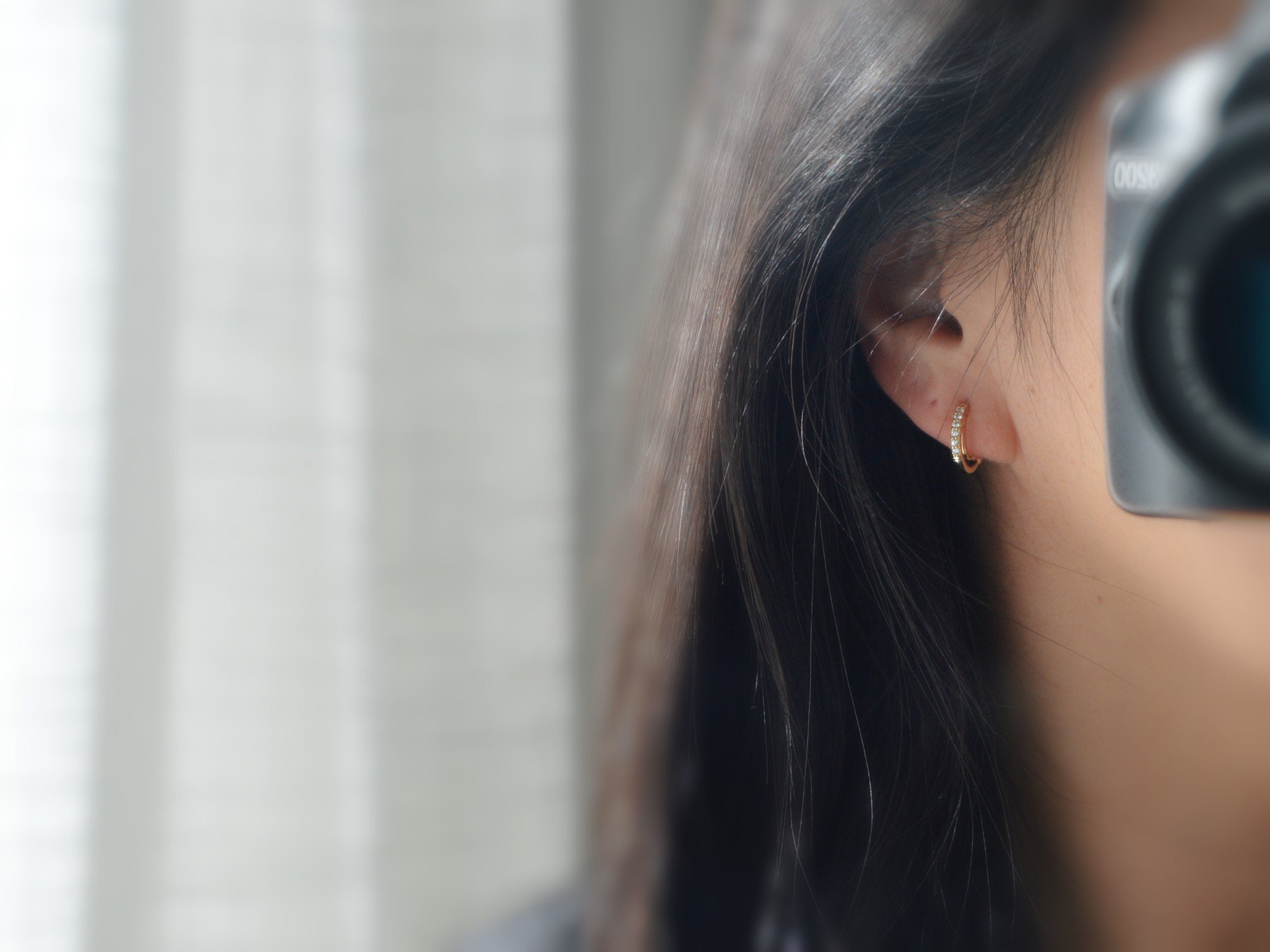SANS DOULEUR ! Boucles d'oreilles CLIPS U spirale Demi-cercle Mini Pierres Zircon Rond plaqué d'Or. Clips d'oreilles confortable.