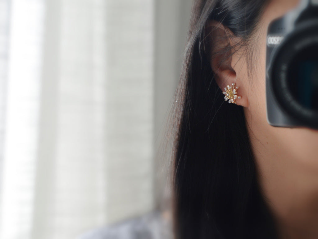 SANS DOULEUR ! Boucles d'oreilles CLIPS U spirale Fleur mini perle blanche Zircon. Clips d'oreilles confortable Délicates plaqué d'or 14K