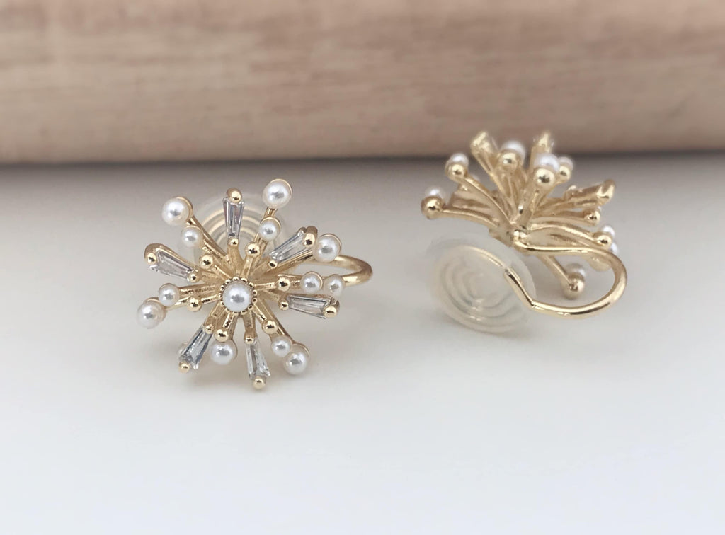 SANS DOULEUR ! Boucles d'oreilles CLIPS U spirale Fleur mini perle blanche Zircon. Clips d'oreilles confortable Délicates plaqué d'or 14K