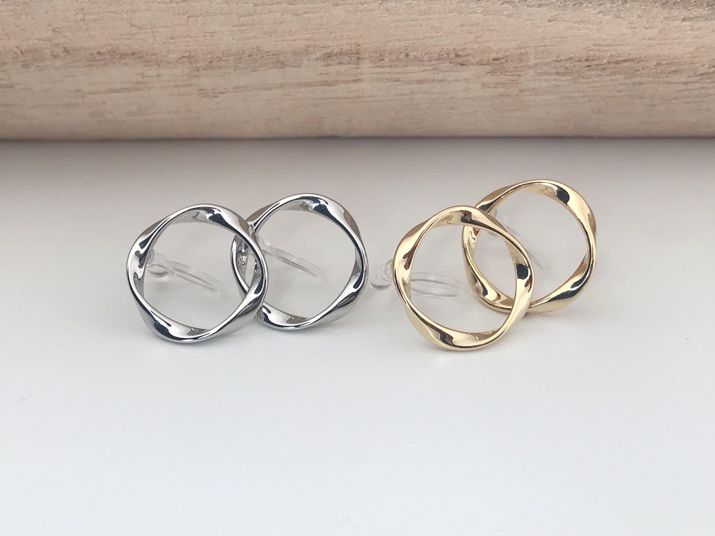 Boucles d'oreilles Clips INVISIBLES Cercle couleur Argent / Or, Cercle torsadé Clips d'oreilles confortable bijoux minimaliste quotidien.