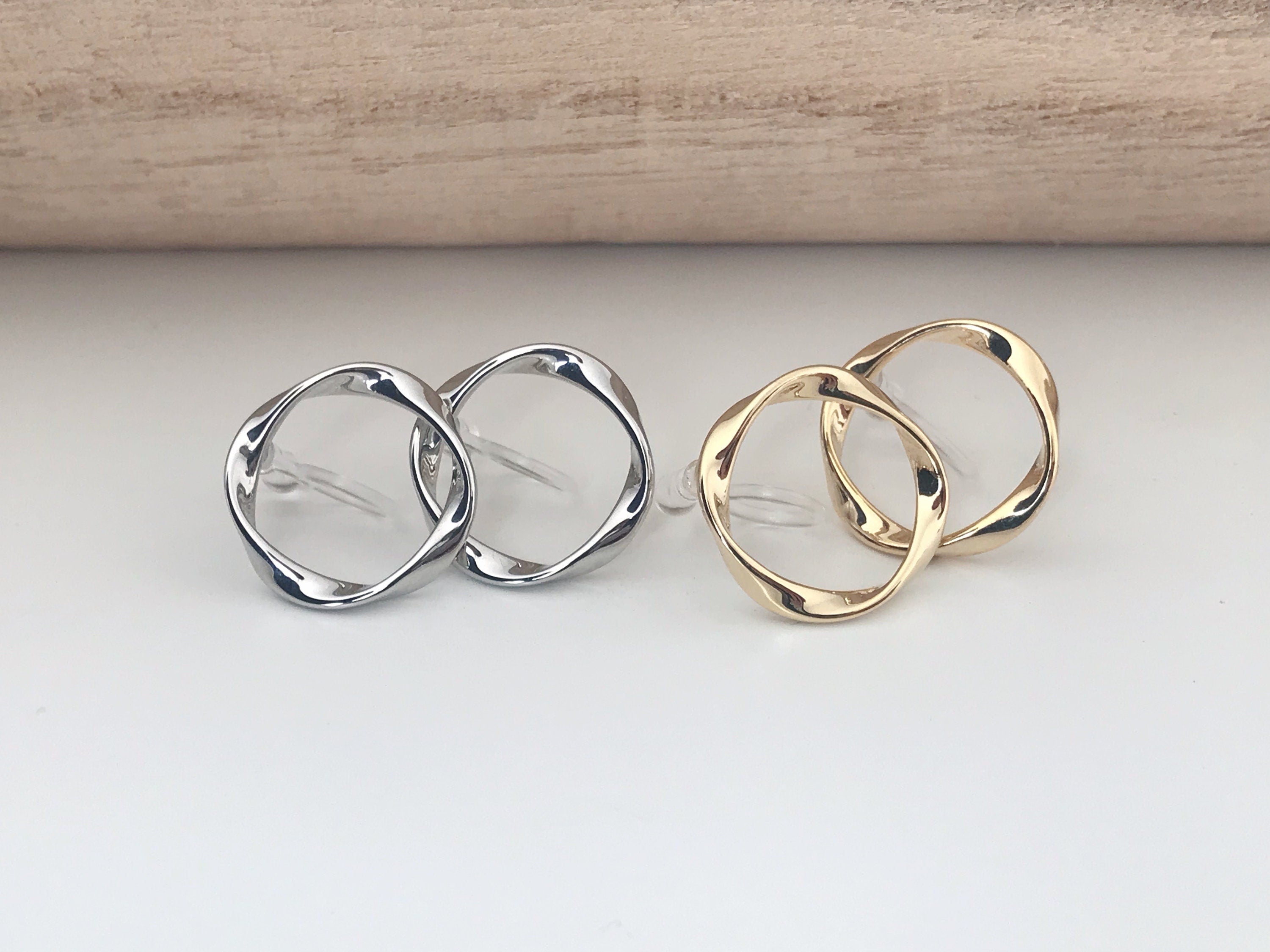 Boucles d'oreilles Clips INVISIBLES Cercle couleur Argent / Or, Cercle torsadé Clips d'oreilles confortable bijoux minimaliste quotidien.