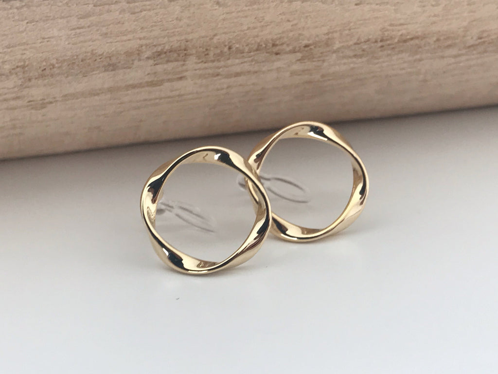 Boucles d'oreilles Clips INVISIBLES Cercle couleur Argent / Or, Cercle torsadé Clips d'oreilles confortable bijoux minimaliste quotidien.