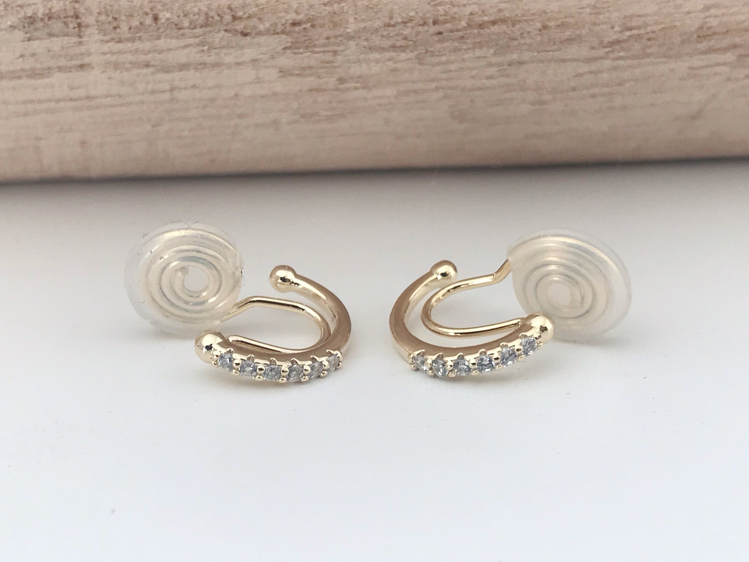 SANS DOULEUR ! Boucles d'oreilles CLIPS U spirale Demi-cercle Mini Pierres Zircon Rond plaqué d'Or. Clips d'oreilles confortable.
