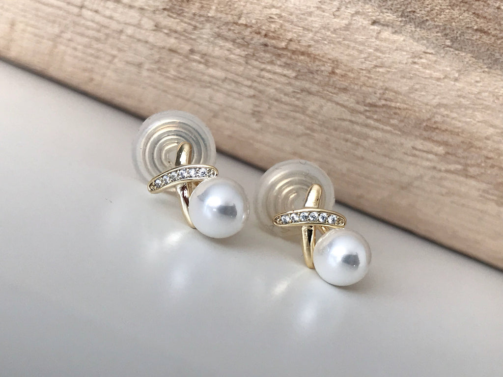 SANS DOULEUR ! Boucles d'oreilles CLIPS U spirale Croix Mini Pierres Zircon Perle blanche 6mm, plaqué d'Or. Clips d'oreilles confortable.