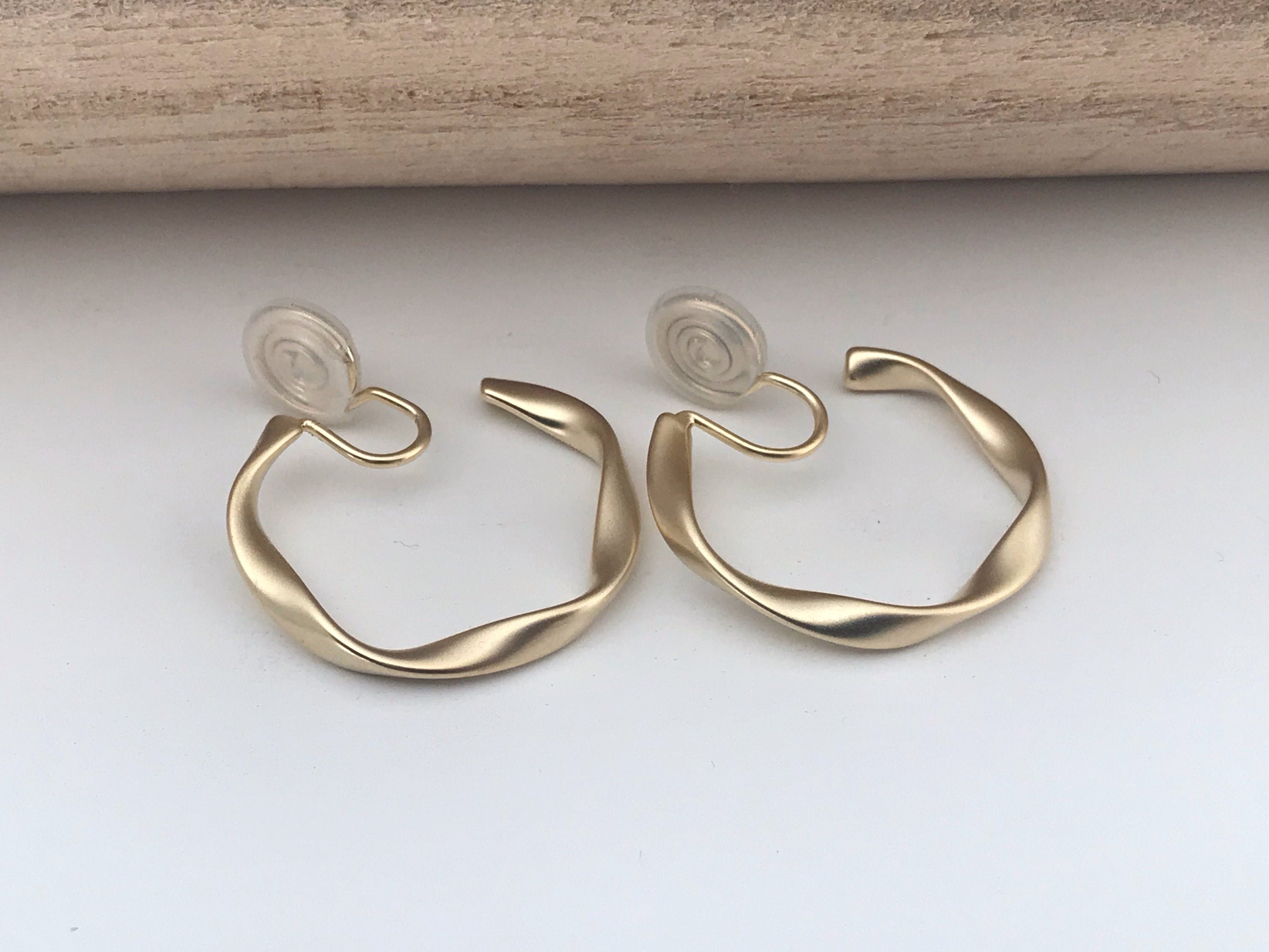 PAINLESS ! CLIPS U spiral earrings Twisted circle color Gold / Mat Gold. Comfortable Ear Clips Delicate Loops