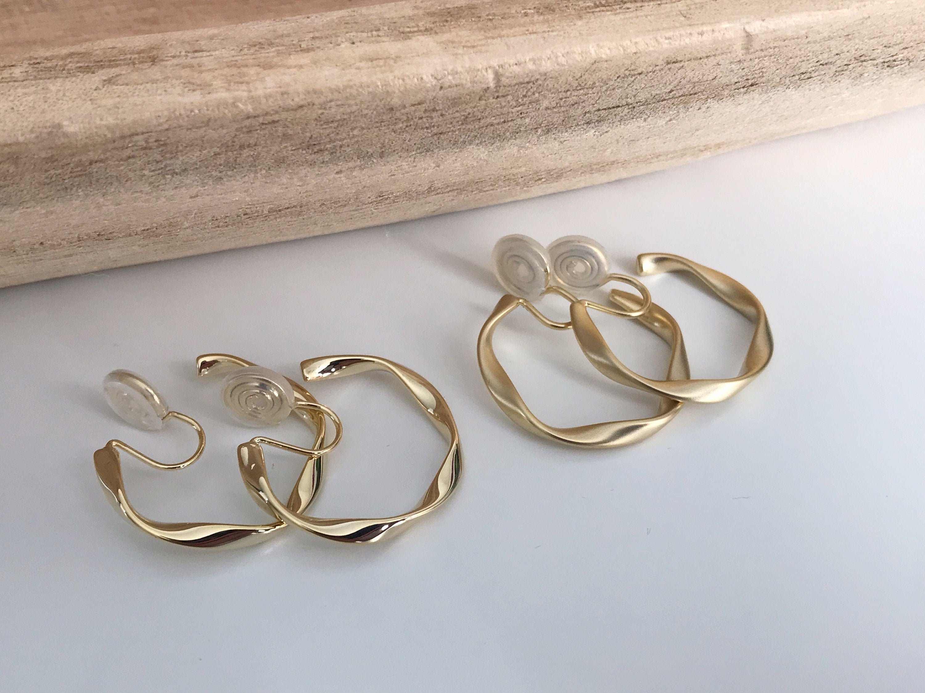 PAINLESS ! CLIPS U spiral earrings Twisted circle color Gold / Mat Gold. Comfortable Ear Clips Delicate Loops