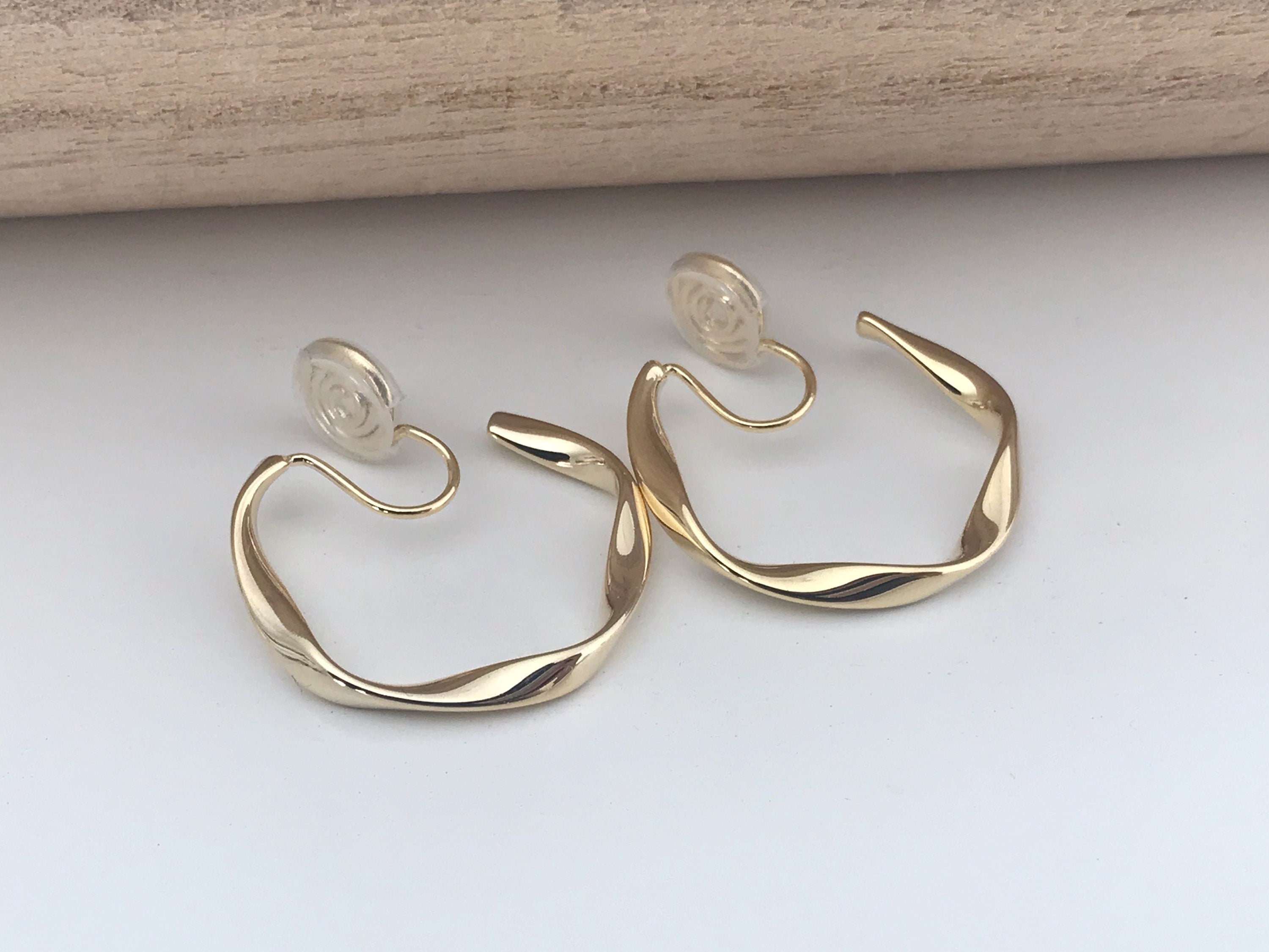 PAINLESS ! CLIPS U spiral earrings Twisted circle color Gold / Mat Gold. Comfortable Ear Clips Delicate Loops