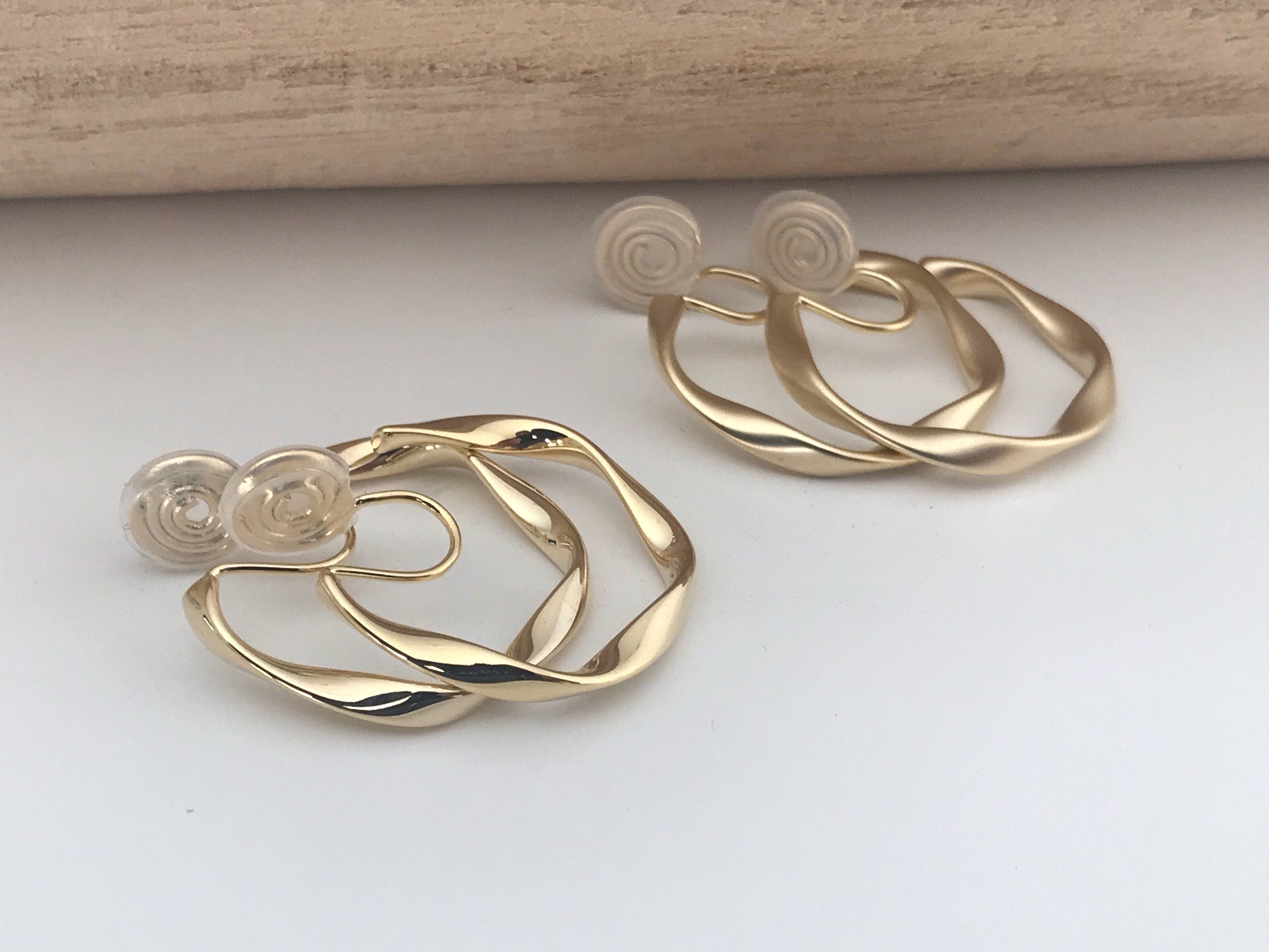 PAINLESS ! CLIPS U spiral earrings Twisted circle color Gold / Mat Gold. Comfortable Ear Clips Delicate Loops