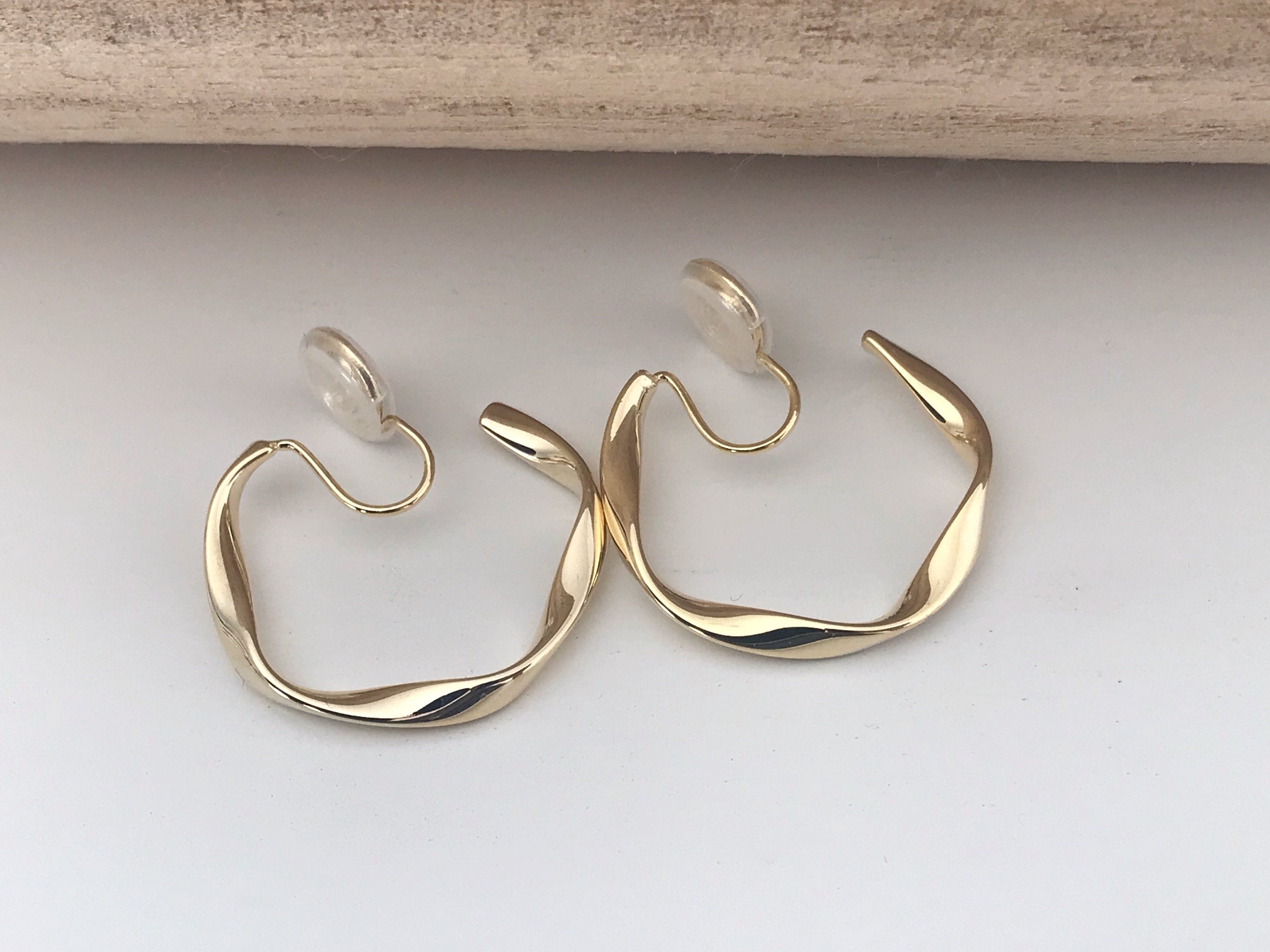 PAINLESS ! CLIPS U spiral earrings Twisted circle color Gold / Mat Gold. Comfortable Ear Clips Delicate Loops