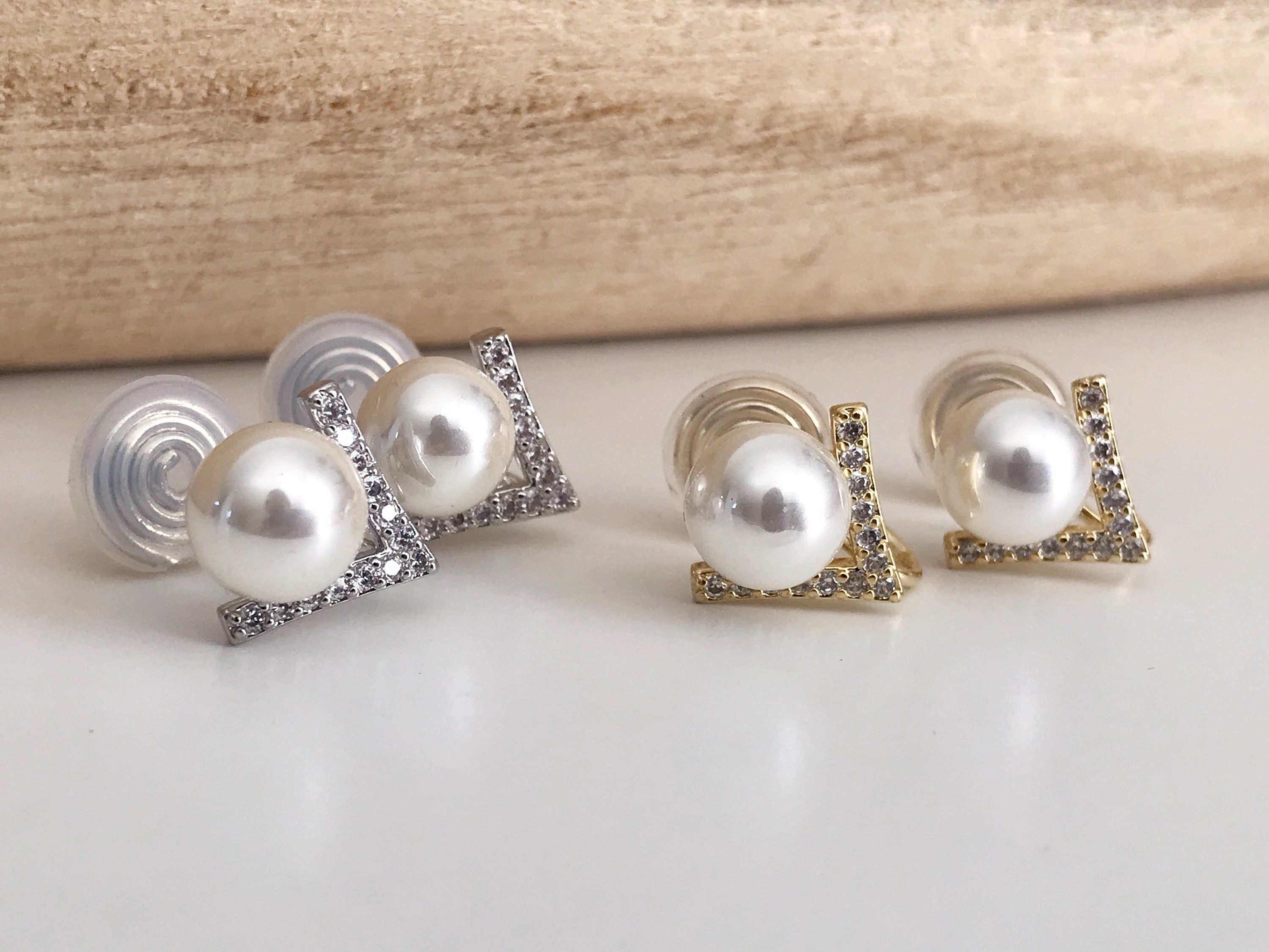 PAINLESS ! CLIPS U spiral V earrings Mini Zircon Stones with large white Pearl in Gold/Silver color. Comfortable clips.
