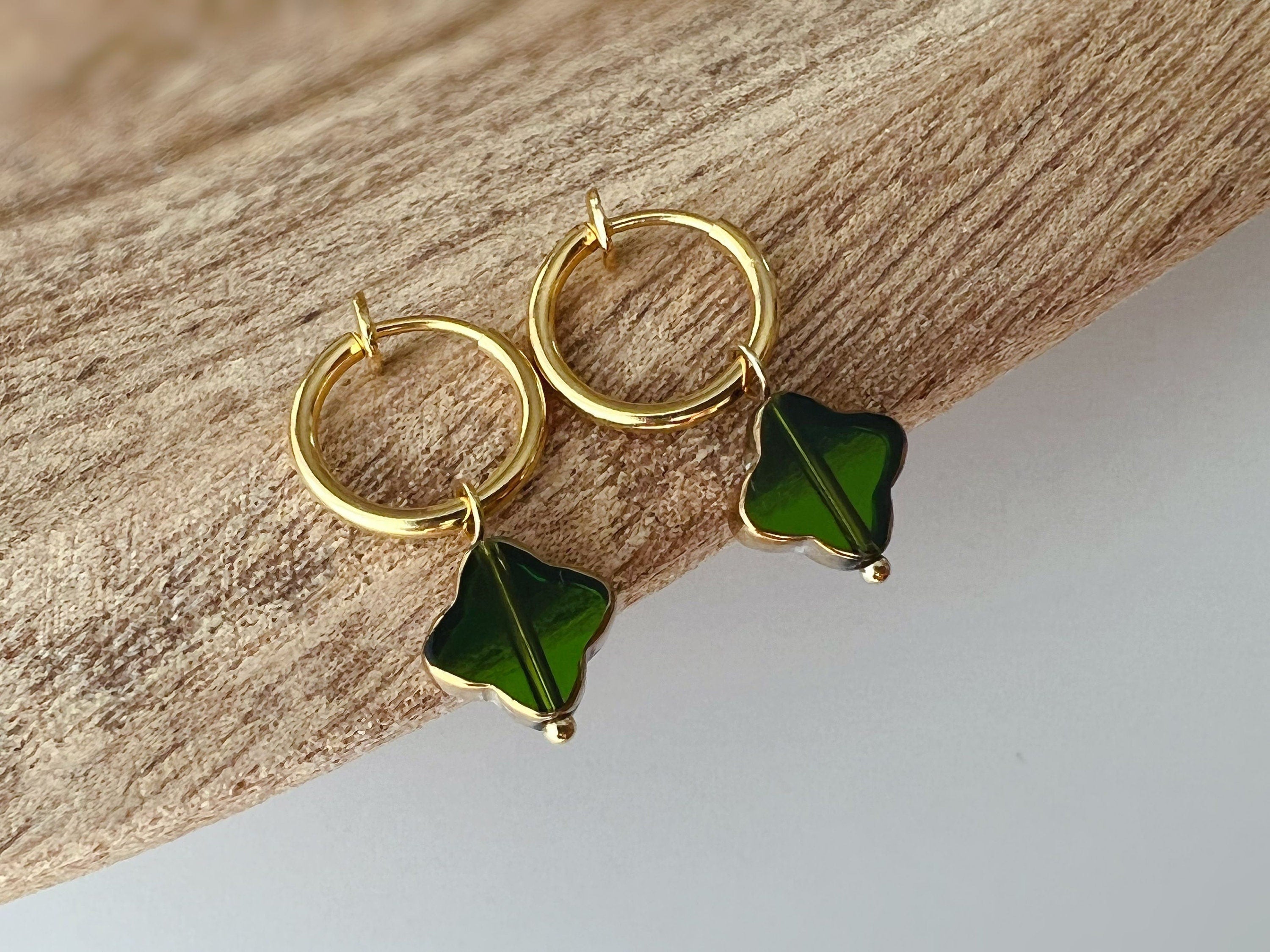 Clips d'oreille 2-EN-1 CLIPS anneaux Créoles Torsadés doré avec Perle vert trèfle à quatre feuilles en verre Bijoux quotidien Anneaux 1.3cm