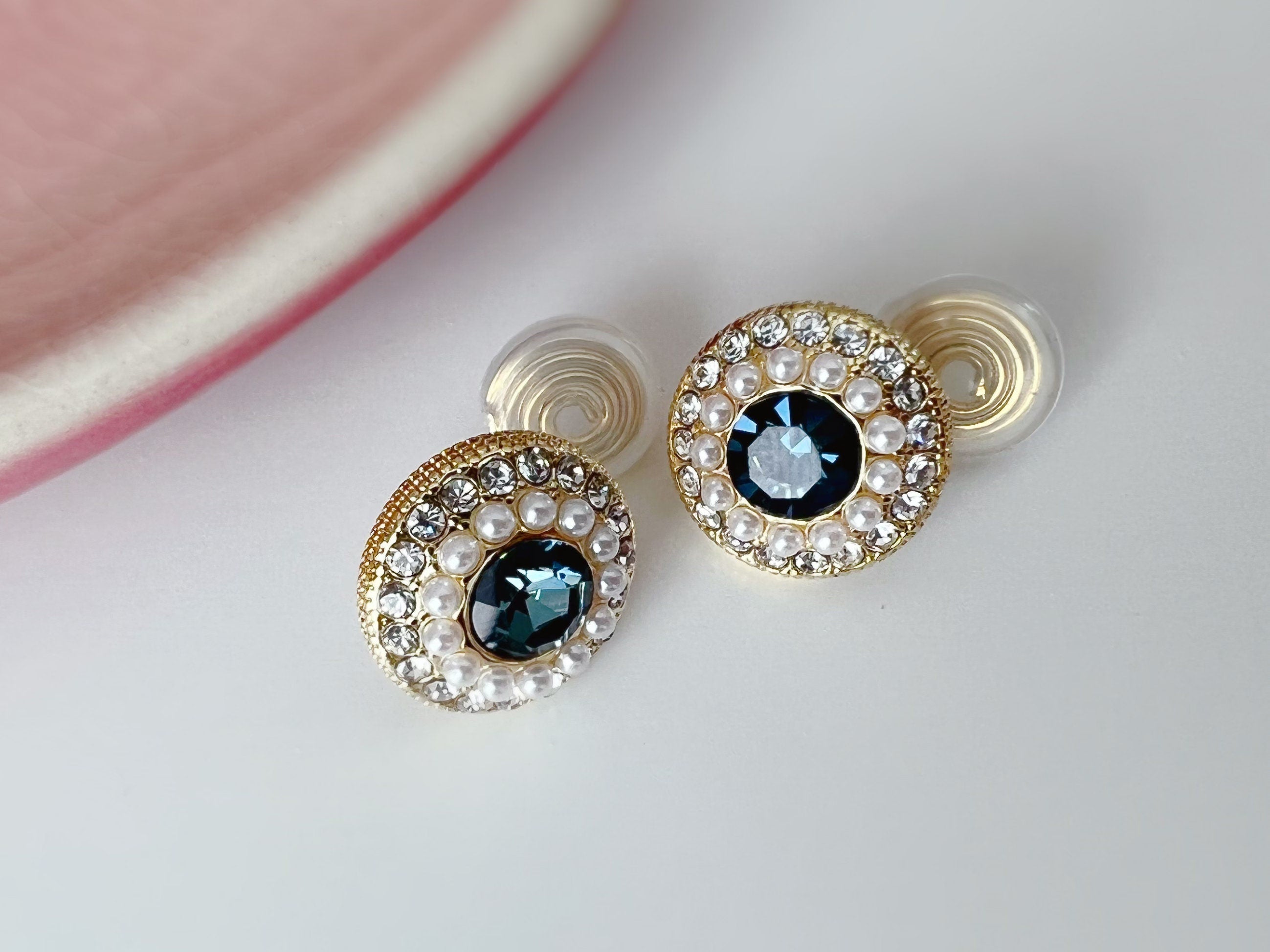 SANS DOULEUR ! Boucles d'oreilles CLIPS U spirale Perle bleue foncée mini perle blanche Zircon. Clips confortable Délicates plaqué d'or 14K