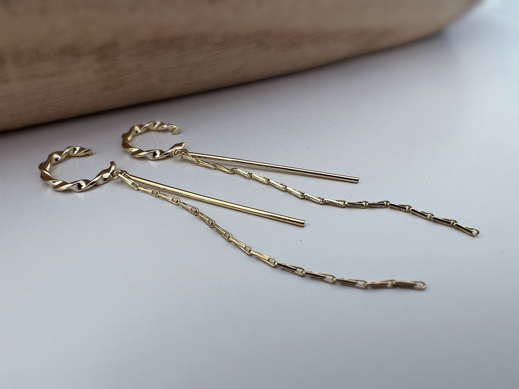 Clips d'oreilles torsadé avec longue chaine et barre couleur Argent/ Or pour oreilles non percées. clips d'oreilles confortable