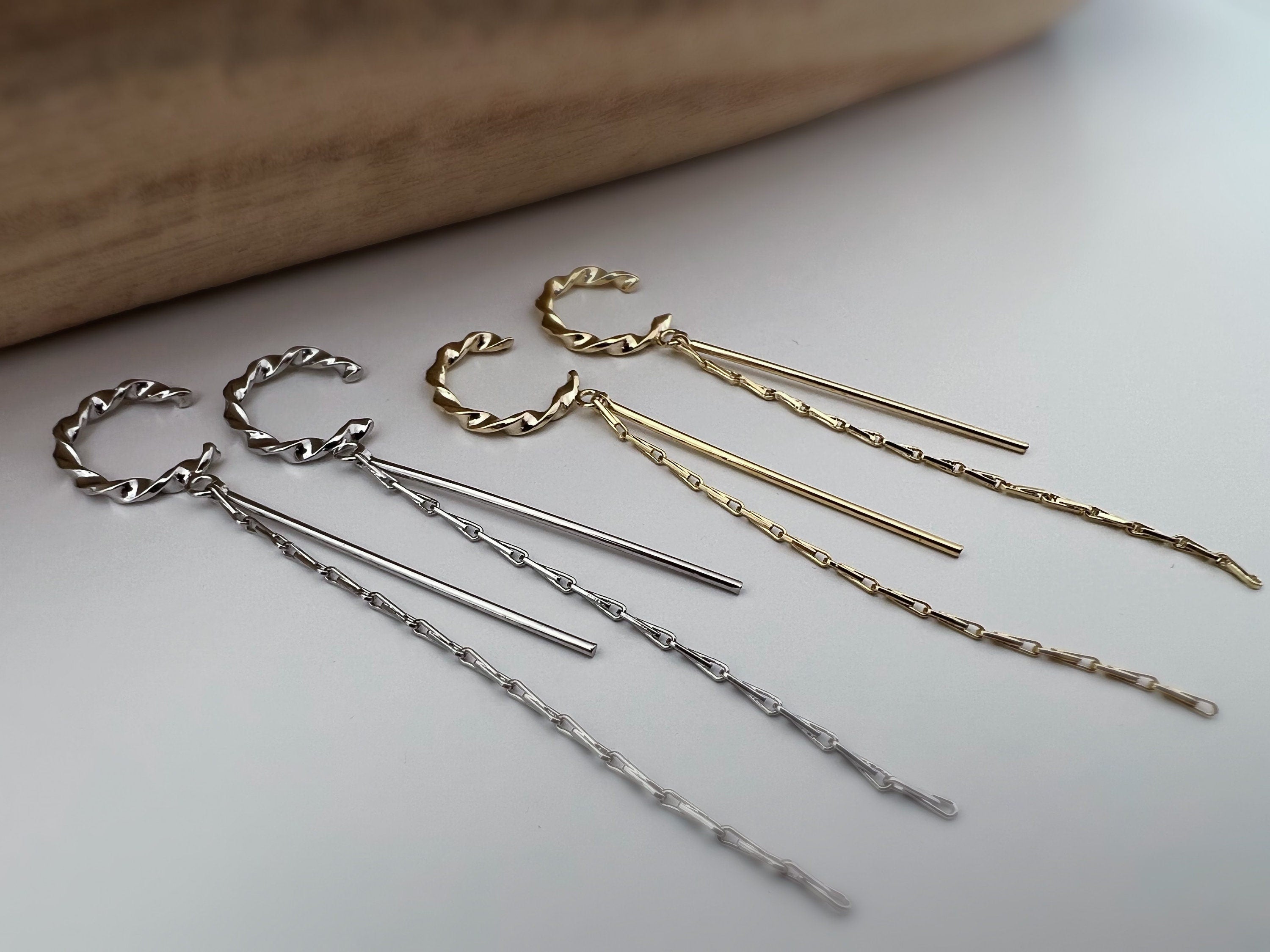 Clips d'oreilles torsadé avec longue chaine et barre couleur Argent/ Or pour oreilles non percées. clips d'oreilles confortable
