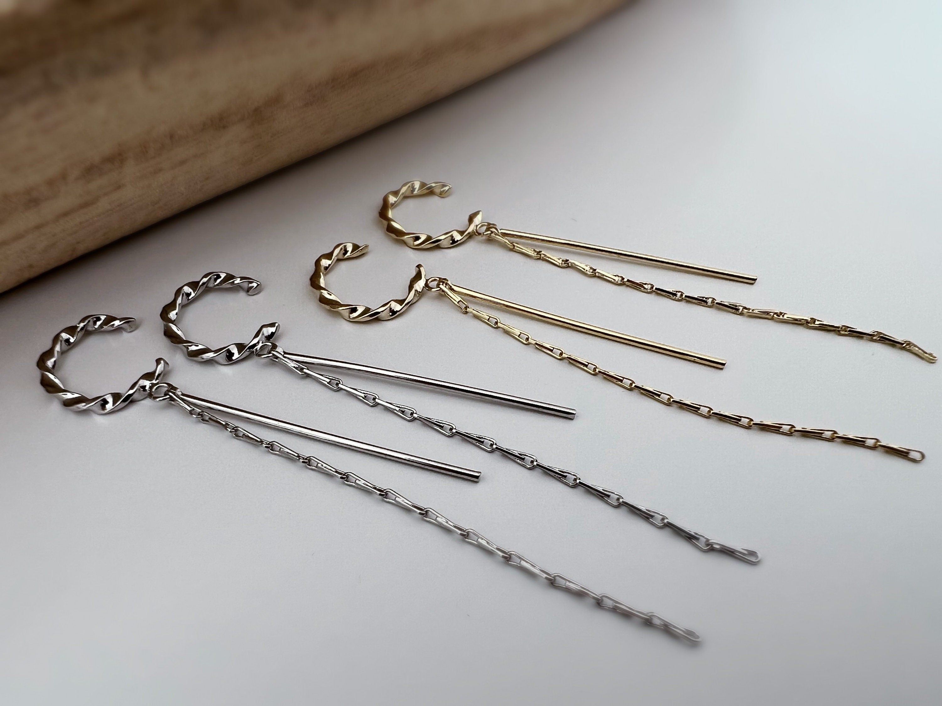 Clips d'oreilles torsadé avec longue chaine et barre couleur Argent/ Or pour oreilles non percées. clips d'oreilles confortable