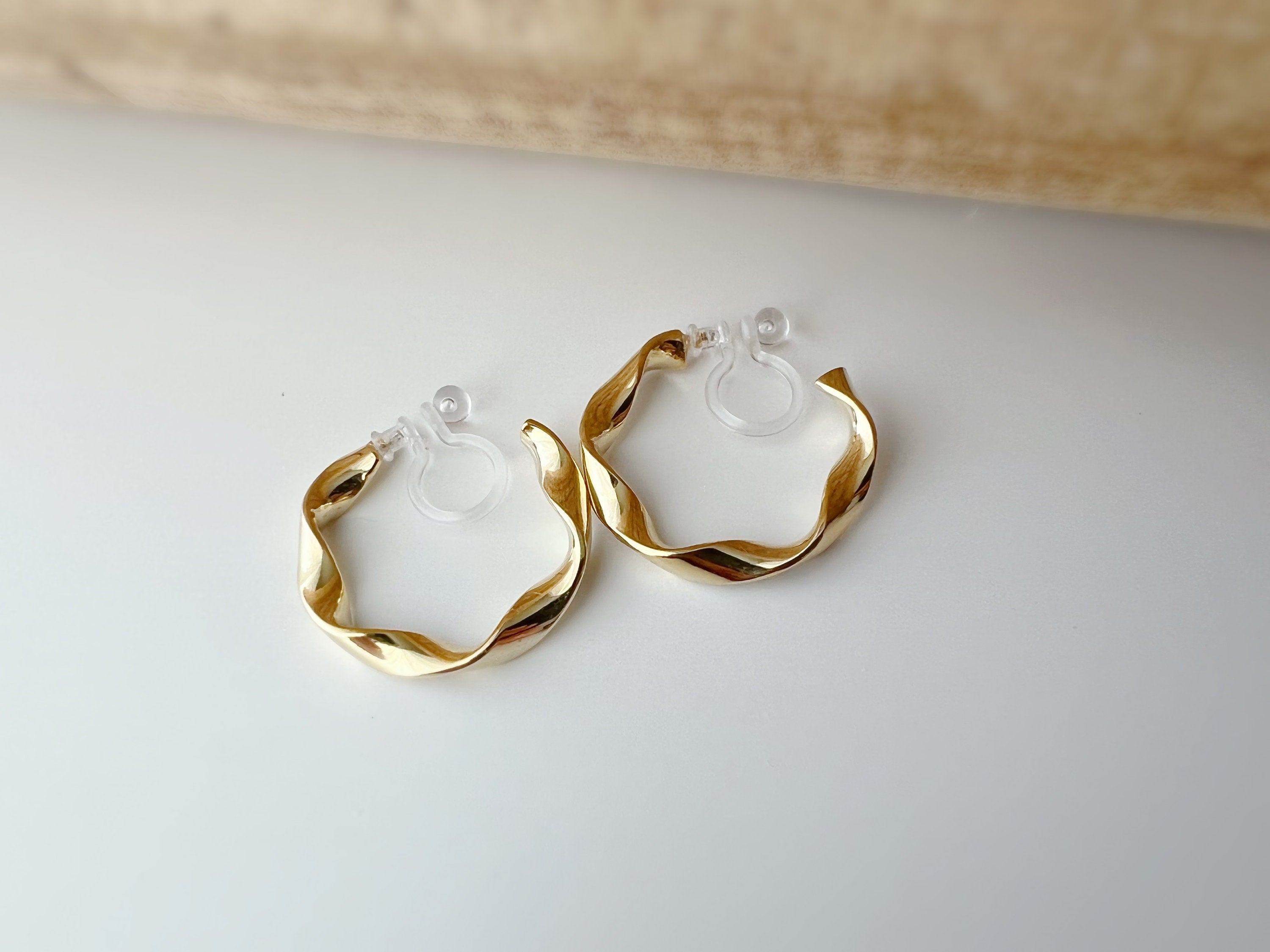 Anneaux Créoles Torsadé 20mm Clips Invisibles, CLIPS d'oreille Créoles Couleur Argent / Or/ Or mat. Oreilles non percées, Anneaux 2cm.