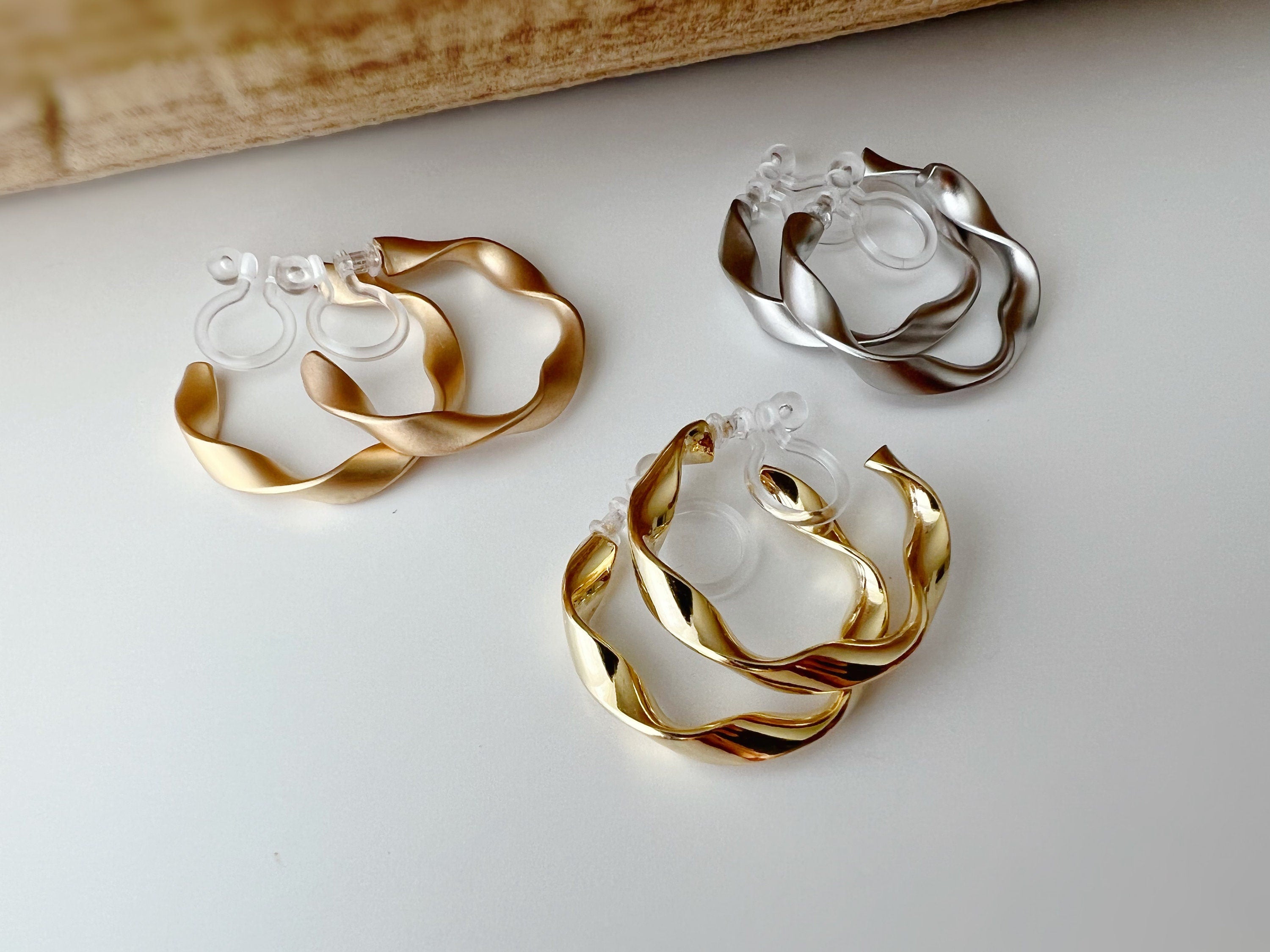 Anneaux Créoles Torsadé 20mm Clips Invisibles, CLIPS d'oreille Créoles Couleur Argent / Or/ Or mat. Oreilles non percées, Anneaux 2cm.