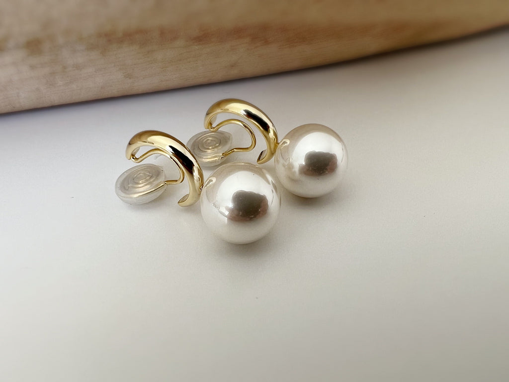 SANS DOULEUR ! Boucles d'oreilles CLIPS U spirale Petit créole or avec grande Perle blanche. Clips confortable. prêt à offrir