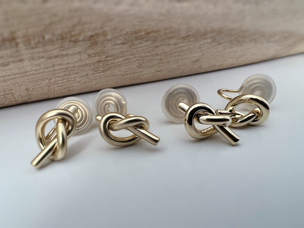 SANS DOULEUR ! Boucles d'oreilles CLIPS U spirale nœud couleur Or / Or Mat. Clips d'oreilles confortable Boucles Délicates