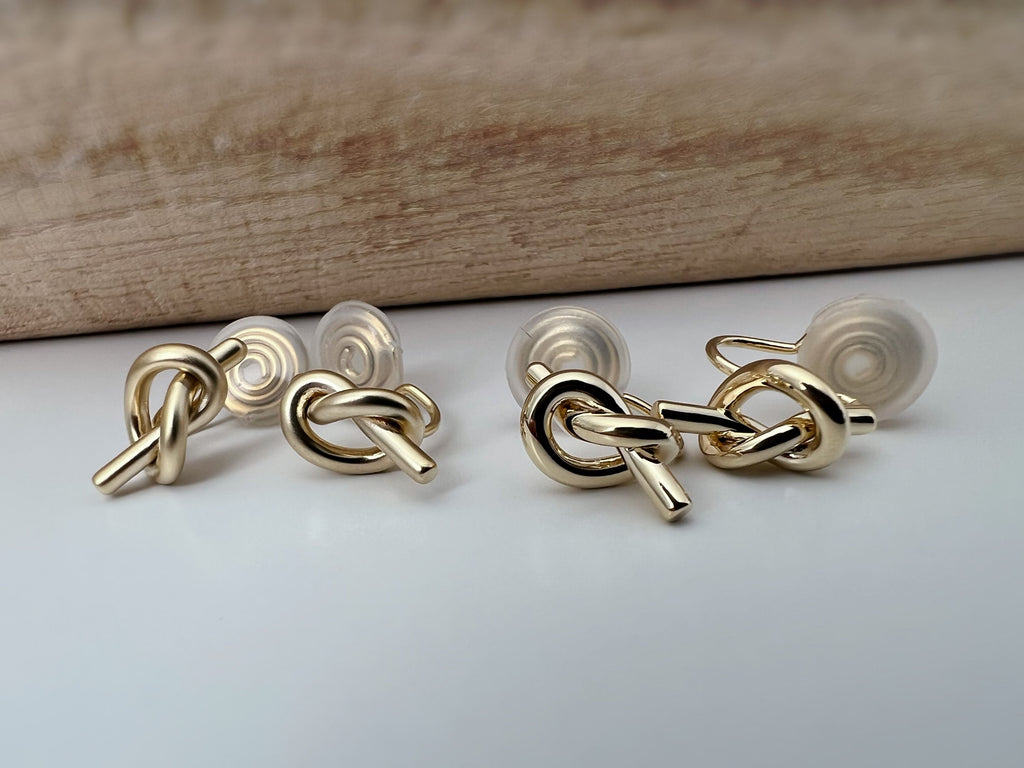 SANS DOULEUR ! Boucles d'oreilles CLIPS U spirale nœud couleur Or / Or Mat. Clips d'oreilles confortable Boucles Délicates